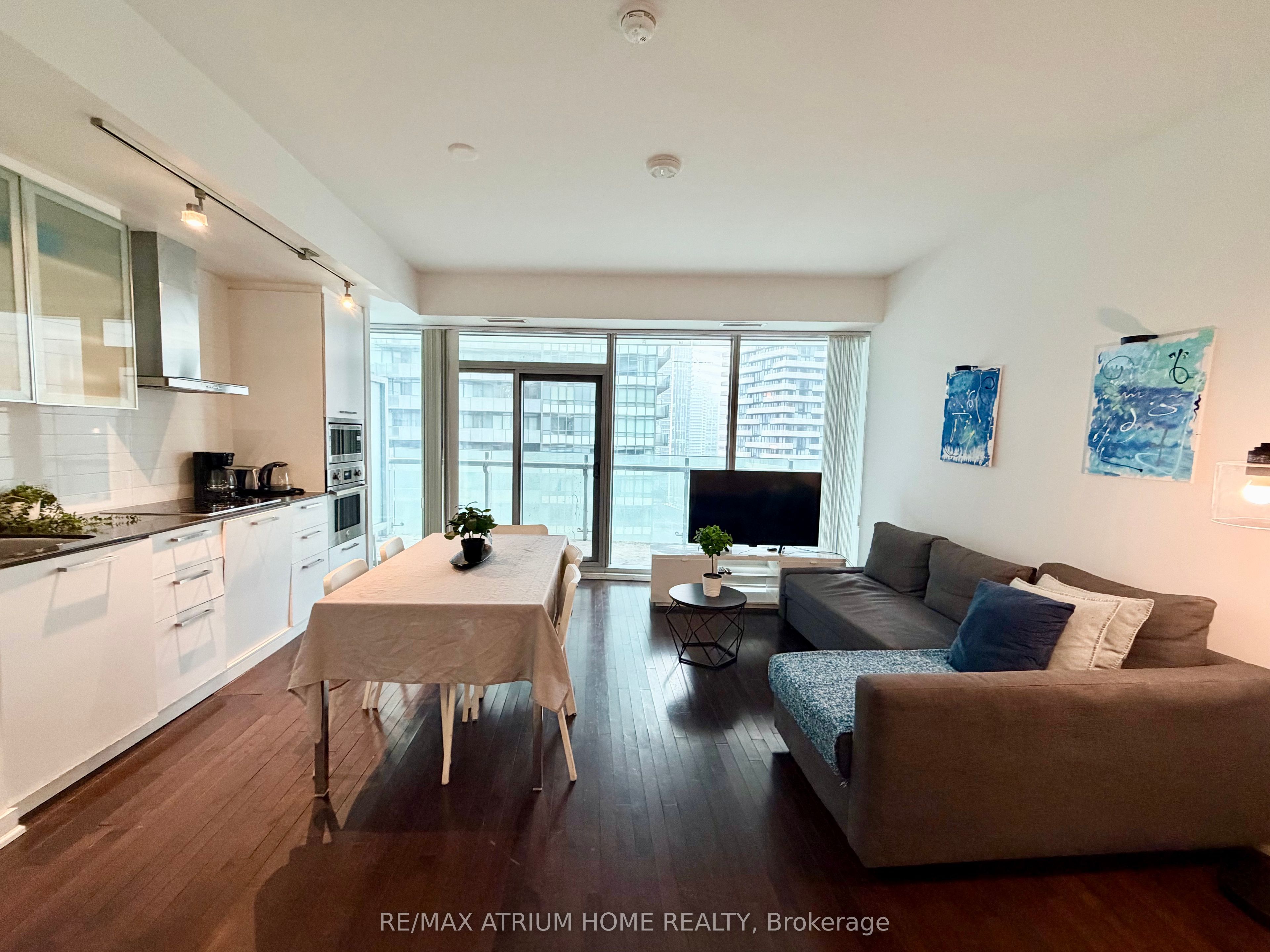 14 York Street 1501, Toronto, ON M5J 0B1 photo 5