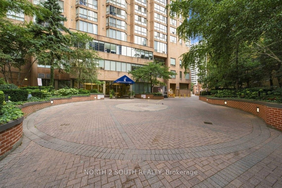 44 St Joseph Street 702, Toronto, ON M4Y 2W4 photo 3