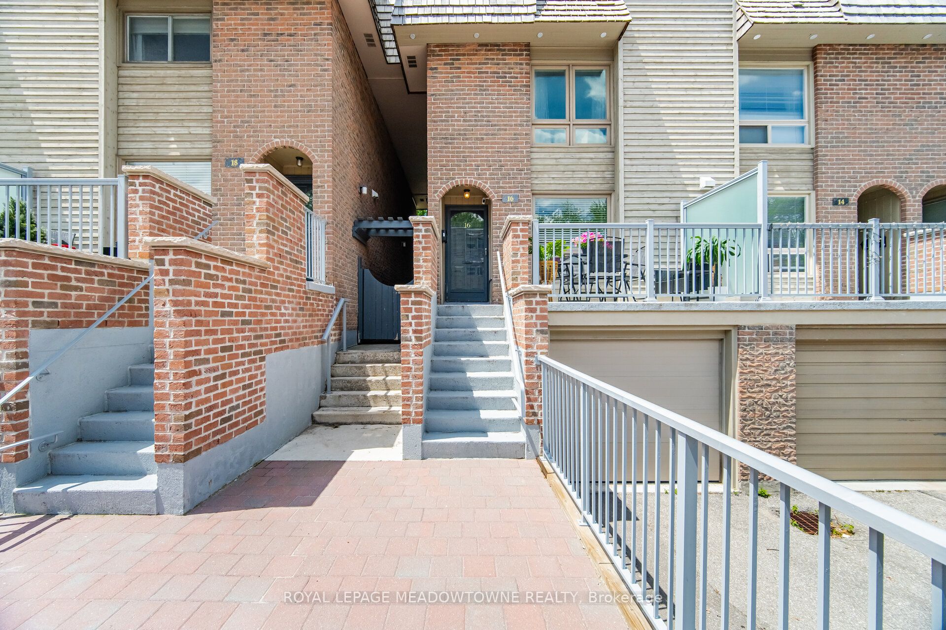 16 Dutch Myrtle Way, Toronto, ON M3B 3K8
