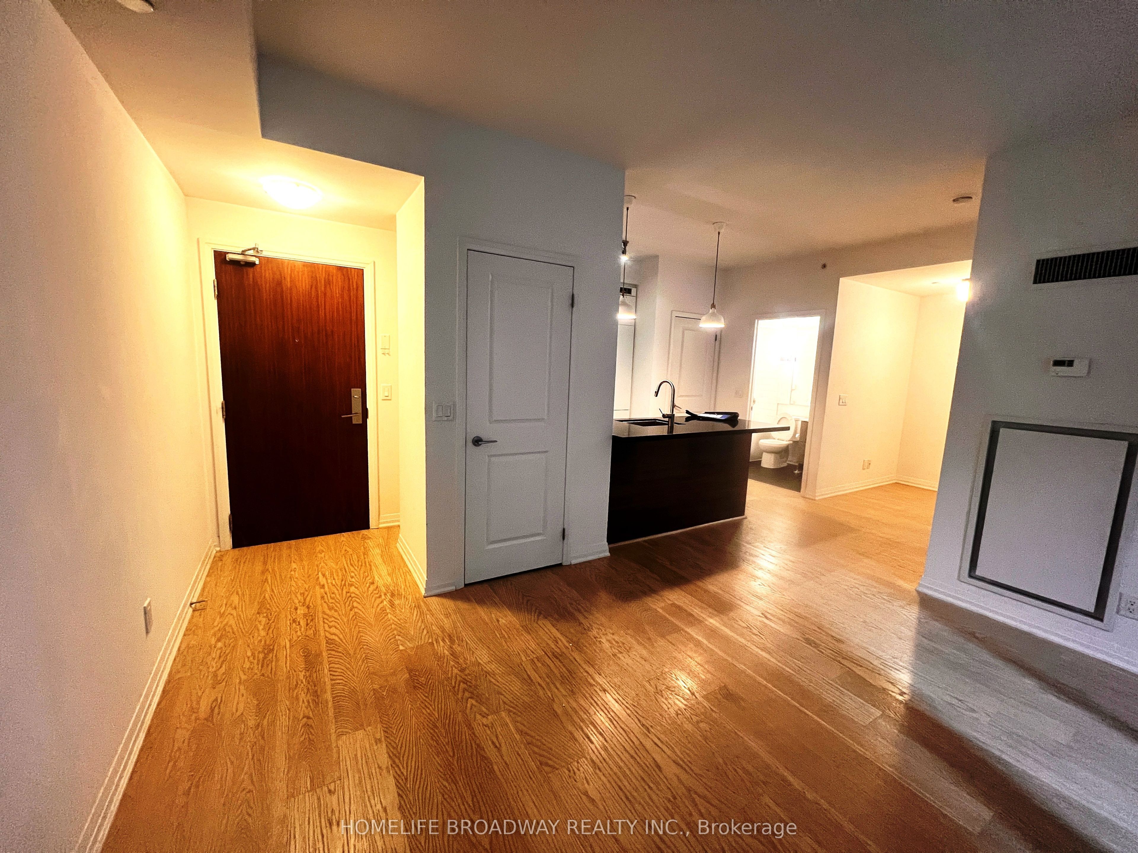 8 Mercer Street 907, Toronto, ON M5V 0C4 photo 3