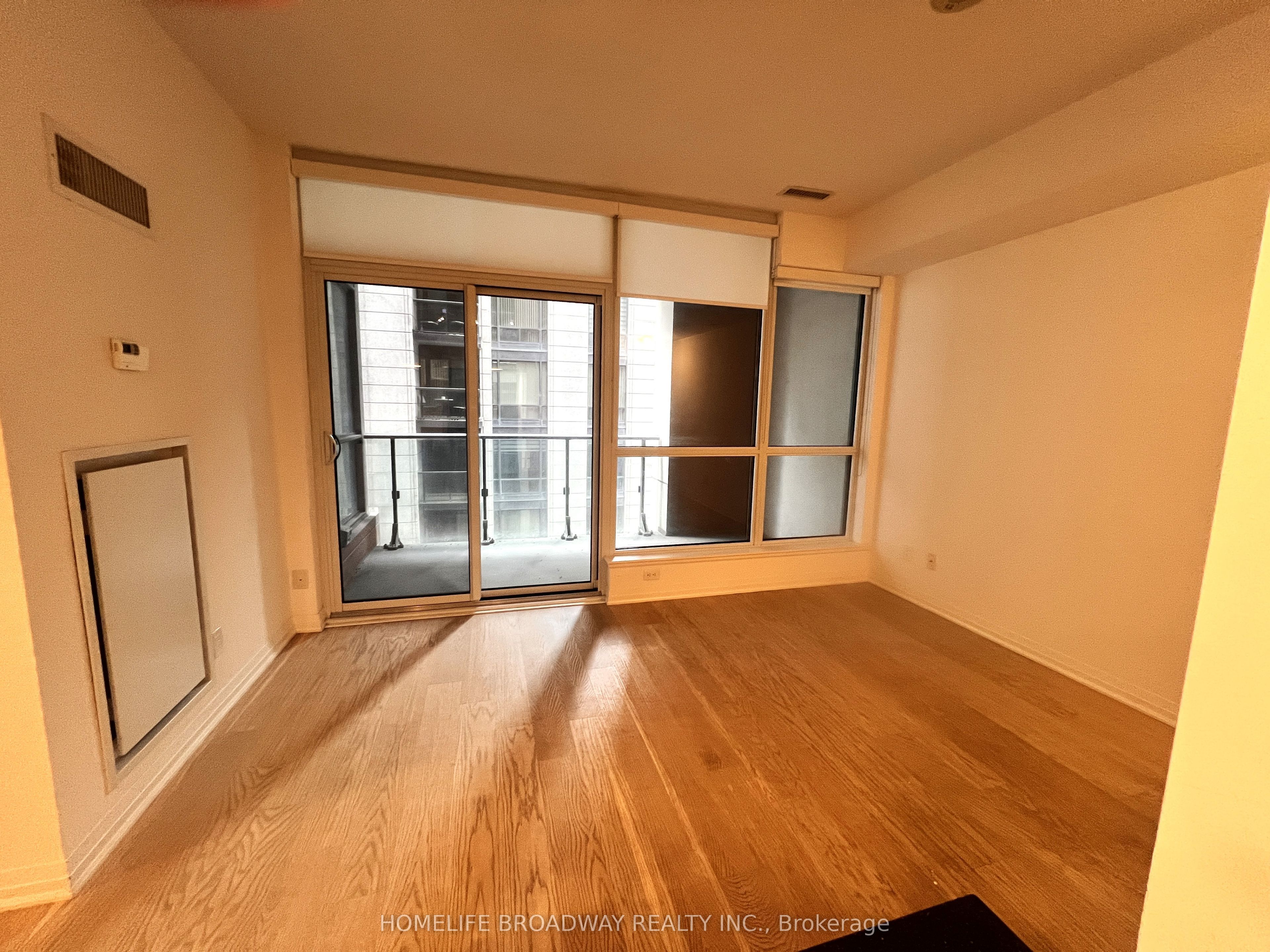 8 Mercer Street 907, Toronto, ON M5V 0C4 photo 5