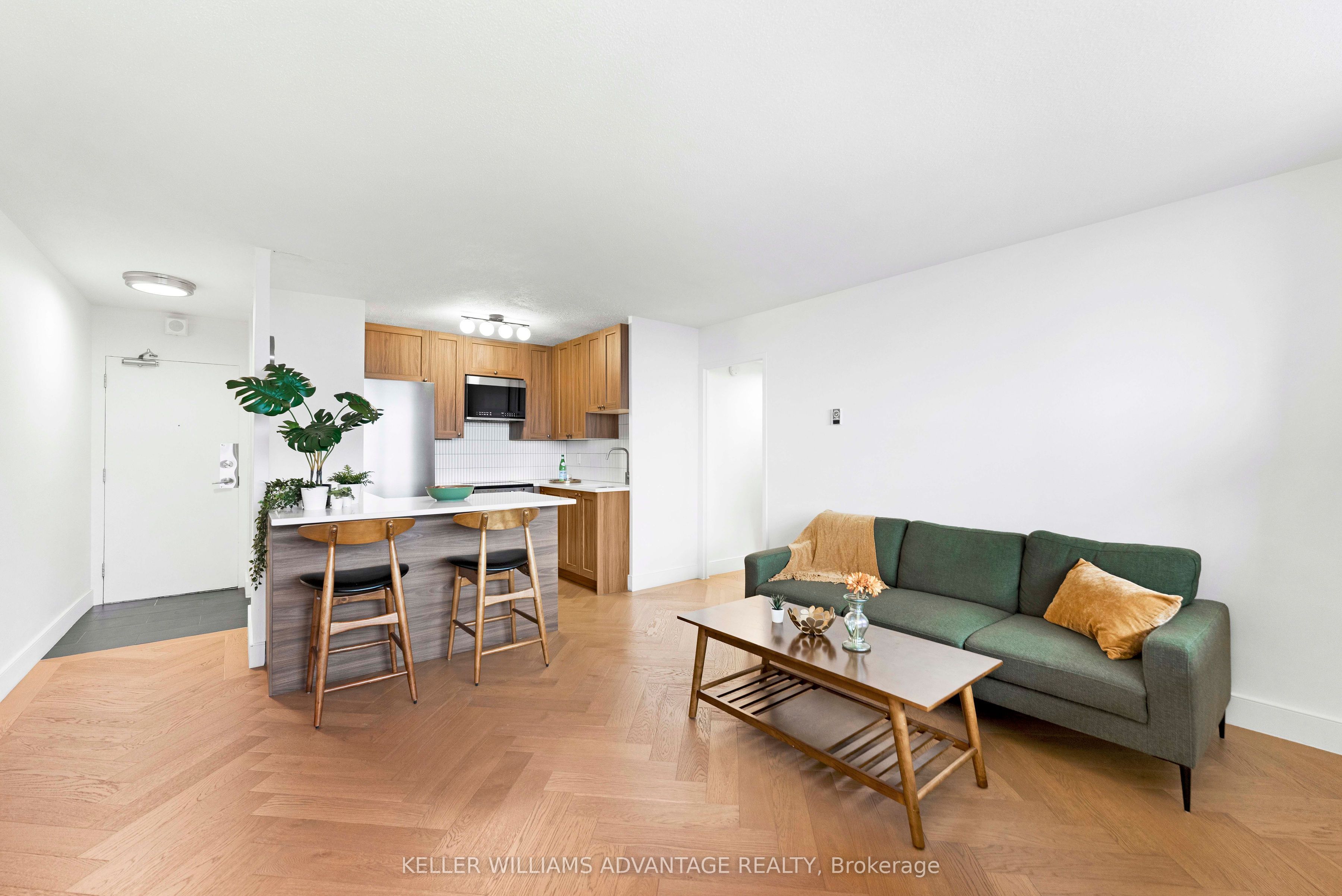 40 Homewood Avenue 2216, Toronto, ON M4Y 2K2 photo 4