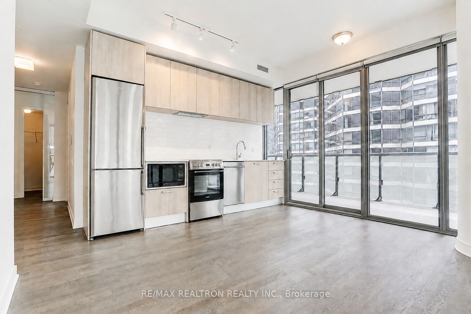 57 St Joseph Street 1008, Toronto, ON M5C 0C5 photo 2