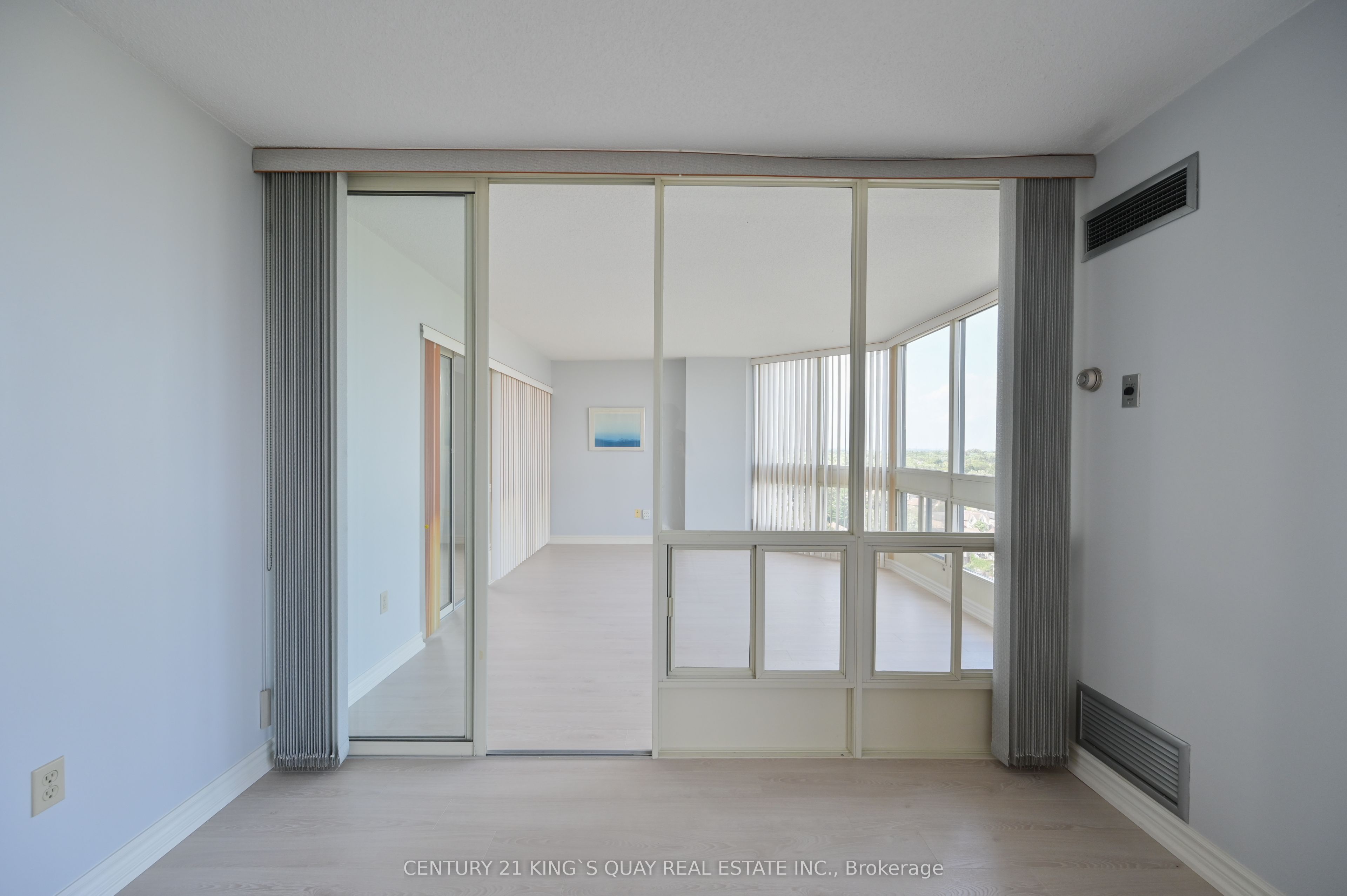 5 Kenneth Avenue 1702, Toronto, ON M2N 6M7 photo 5