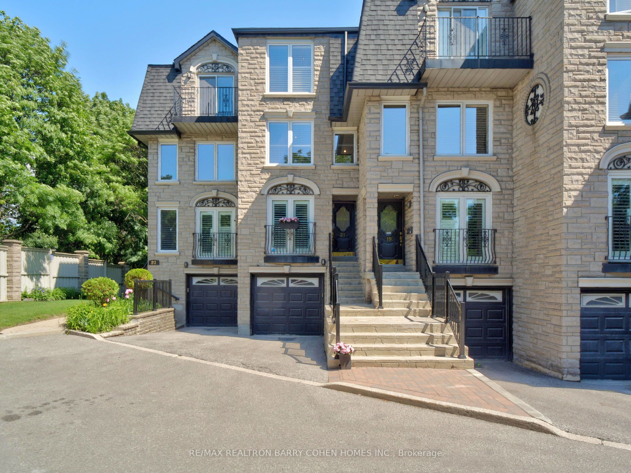 21 Birchbank Lane, Toronto, ON M3B 2Y2 photo 2