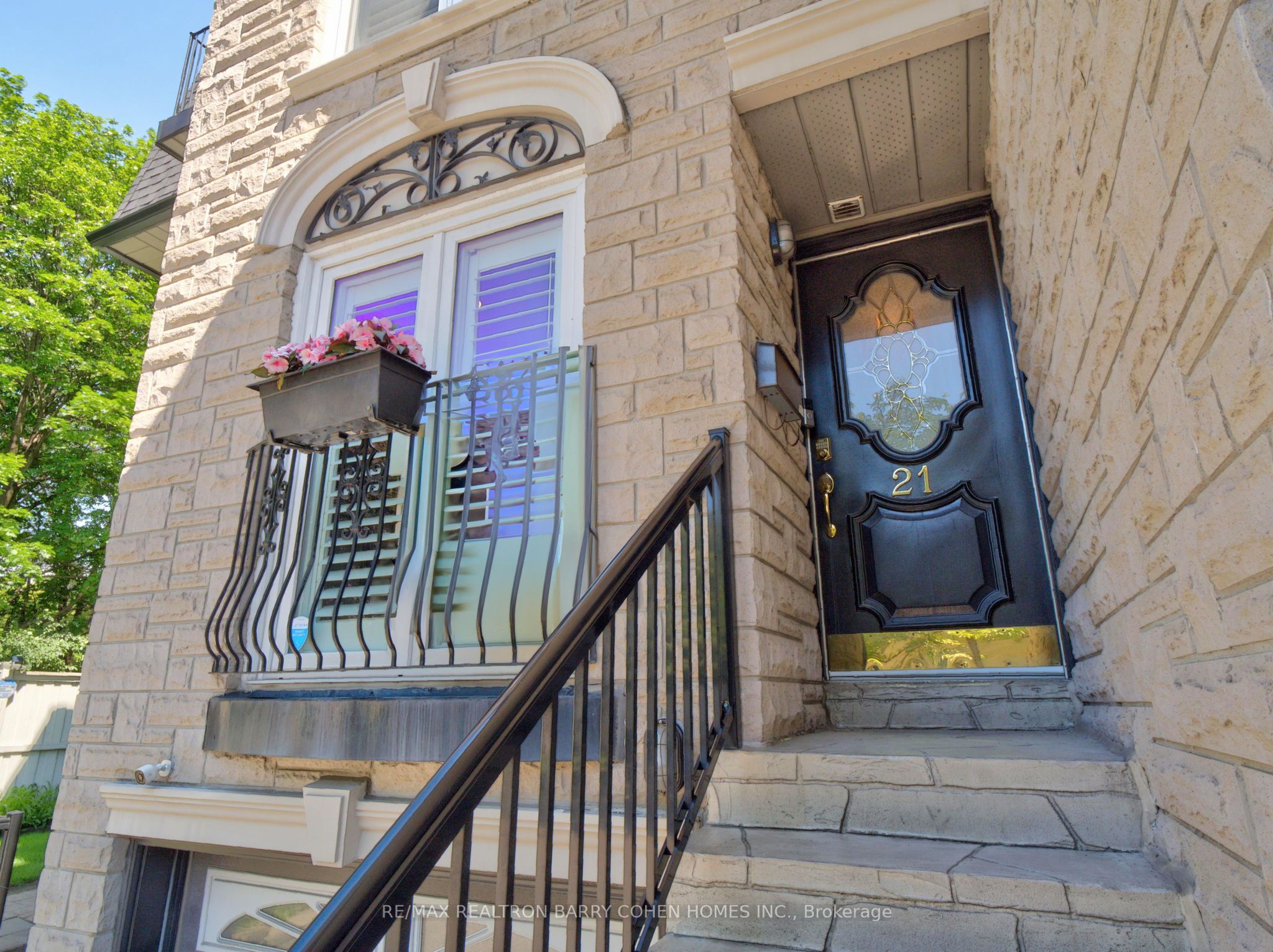 21 Birchbank Lane, Toronto, ON M3B 2Y2 photo 3