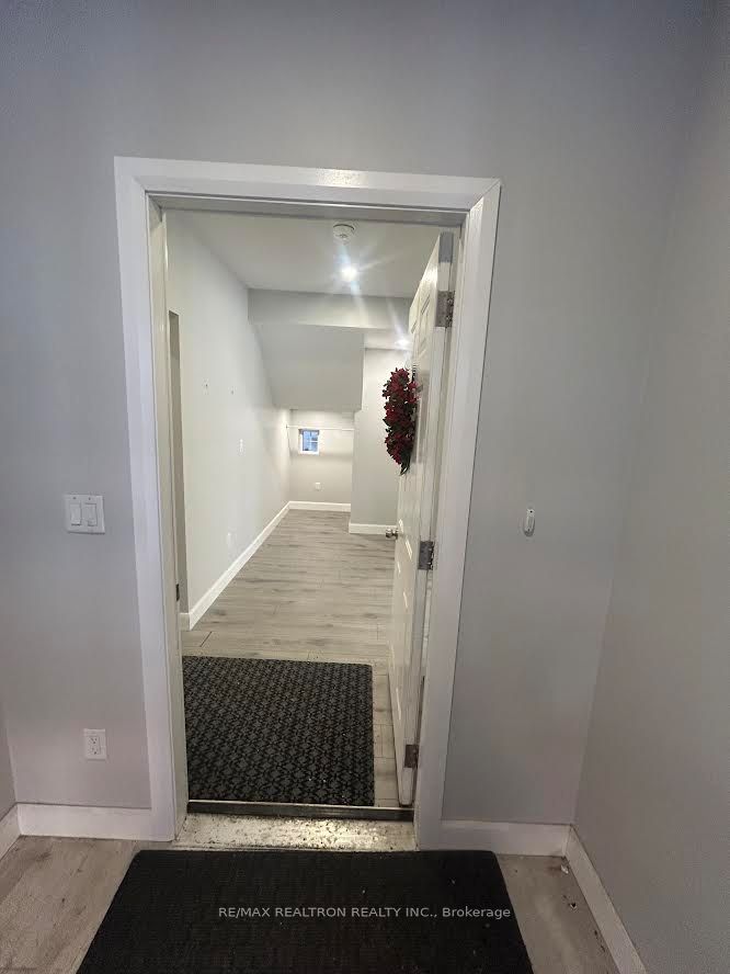 485 Oriole Parkway Main, Toronto, ON M5P 2H9 photo 3