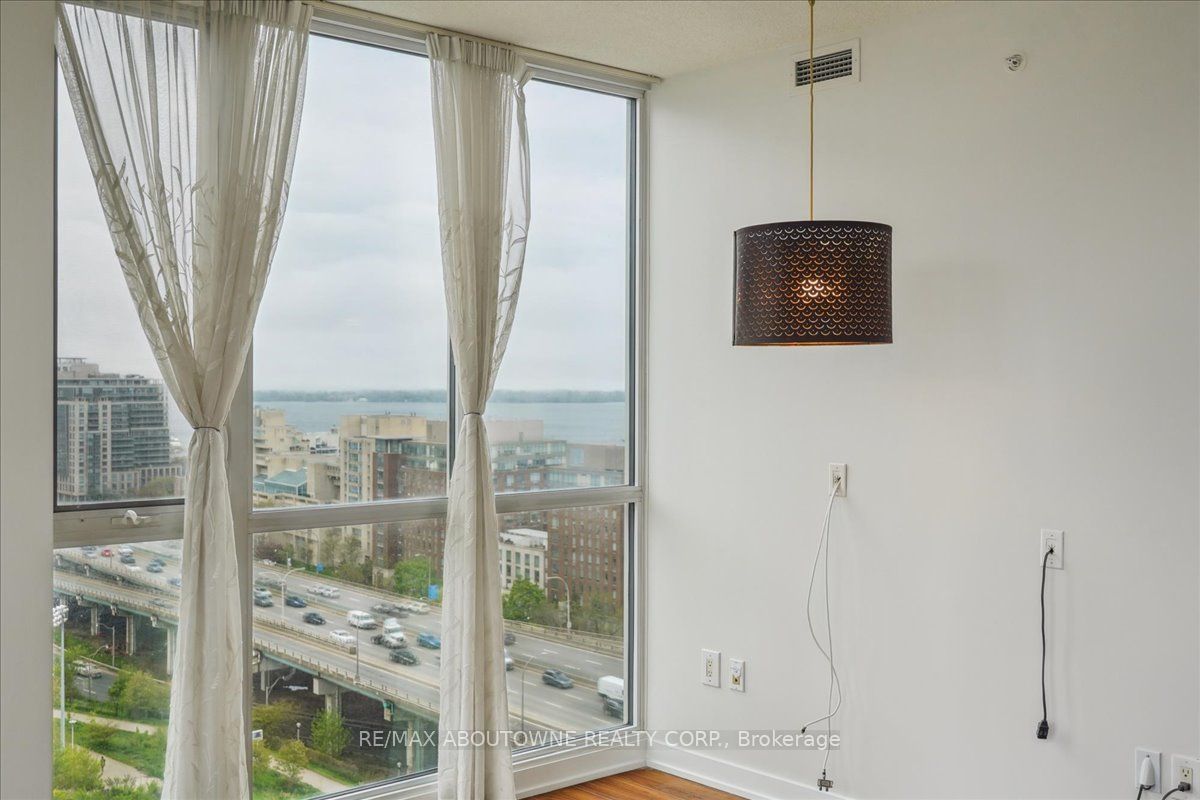 75 Queens Wharf Road 1901, Toronto, ON M5V 0J8 photo 4