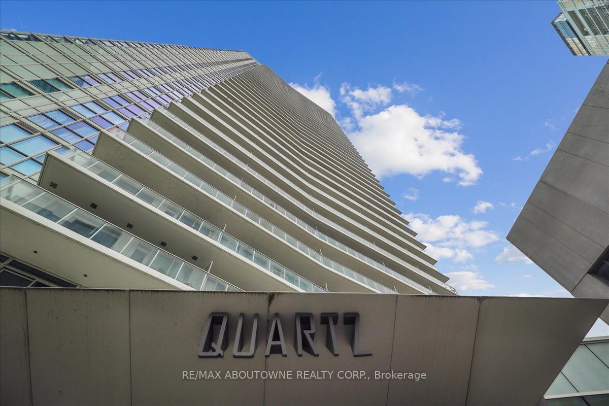 75 Queens Wharf Road 1901, Toronto, ON M5V 0J8 photo 5