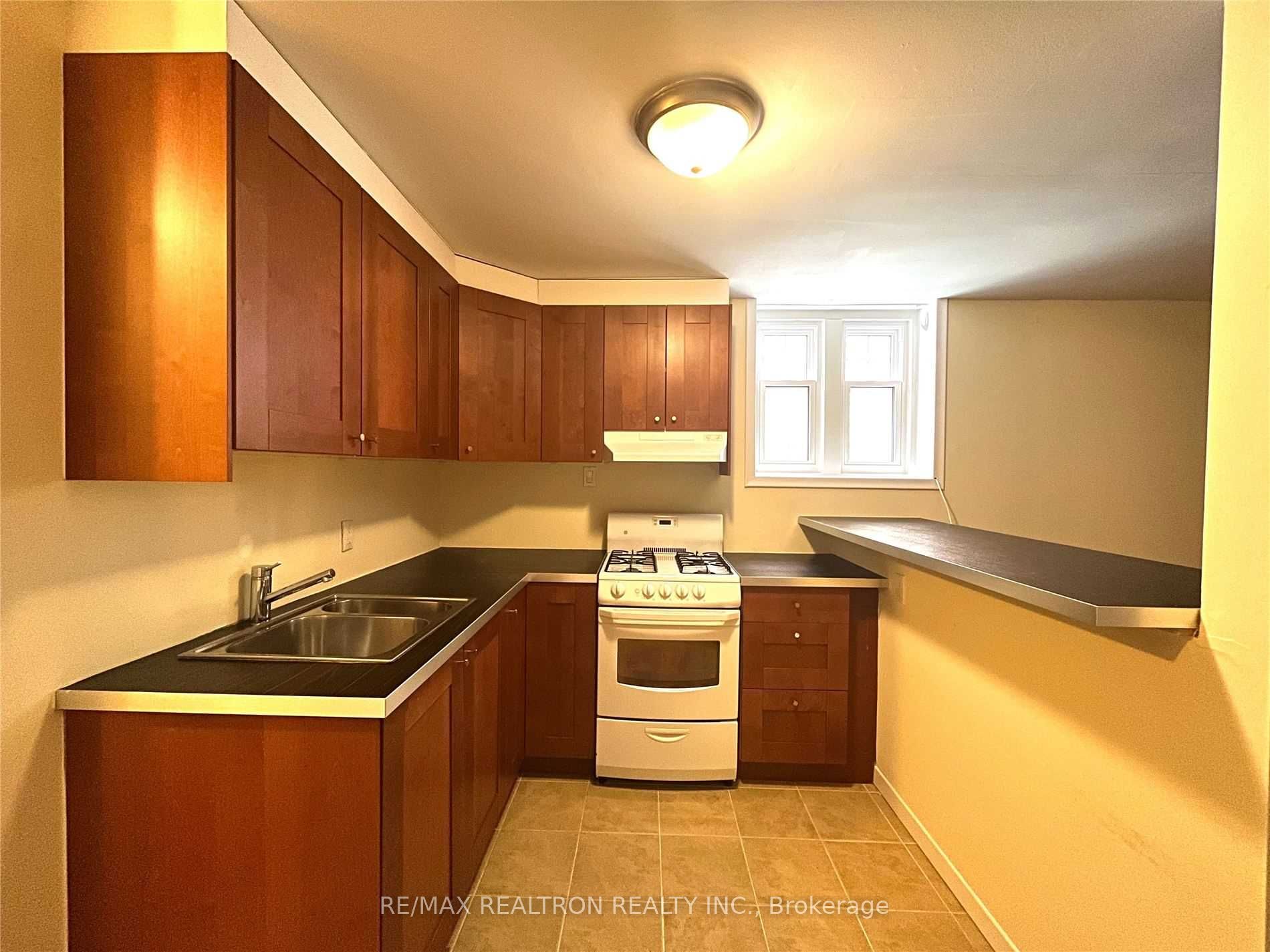 485 Oriole Parkway A, Toronto, ON M5P 2H9 photo 4