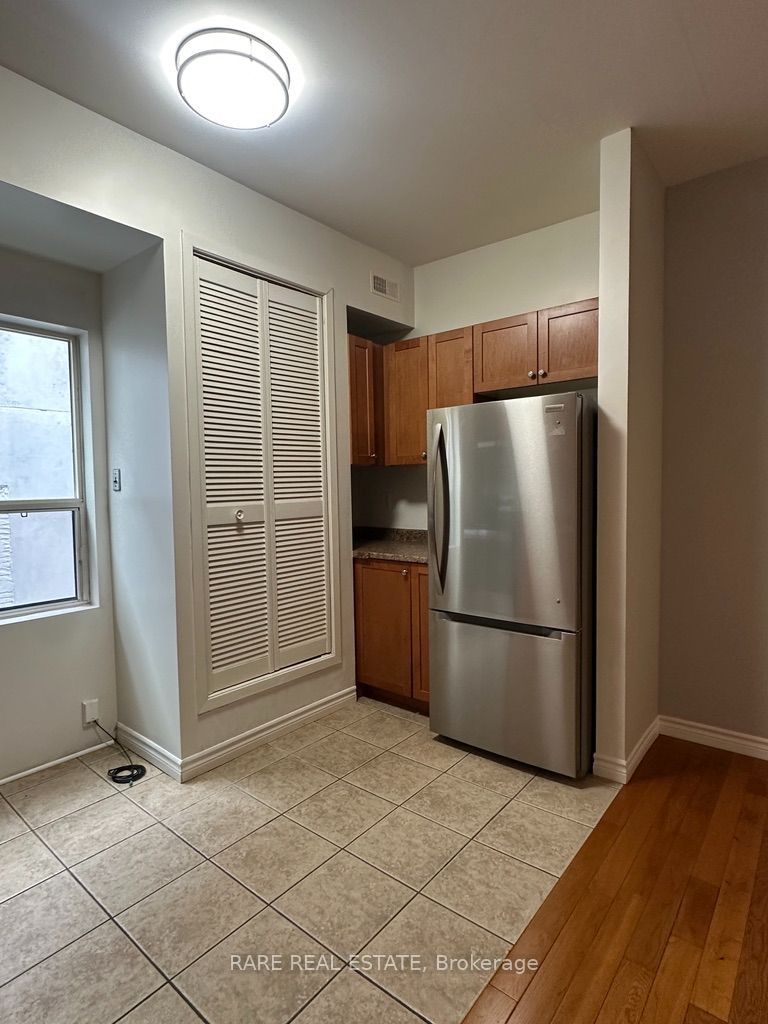 249 Augusta Avenue 302, Toronto, ON M5T 2C2 photo 4