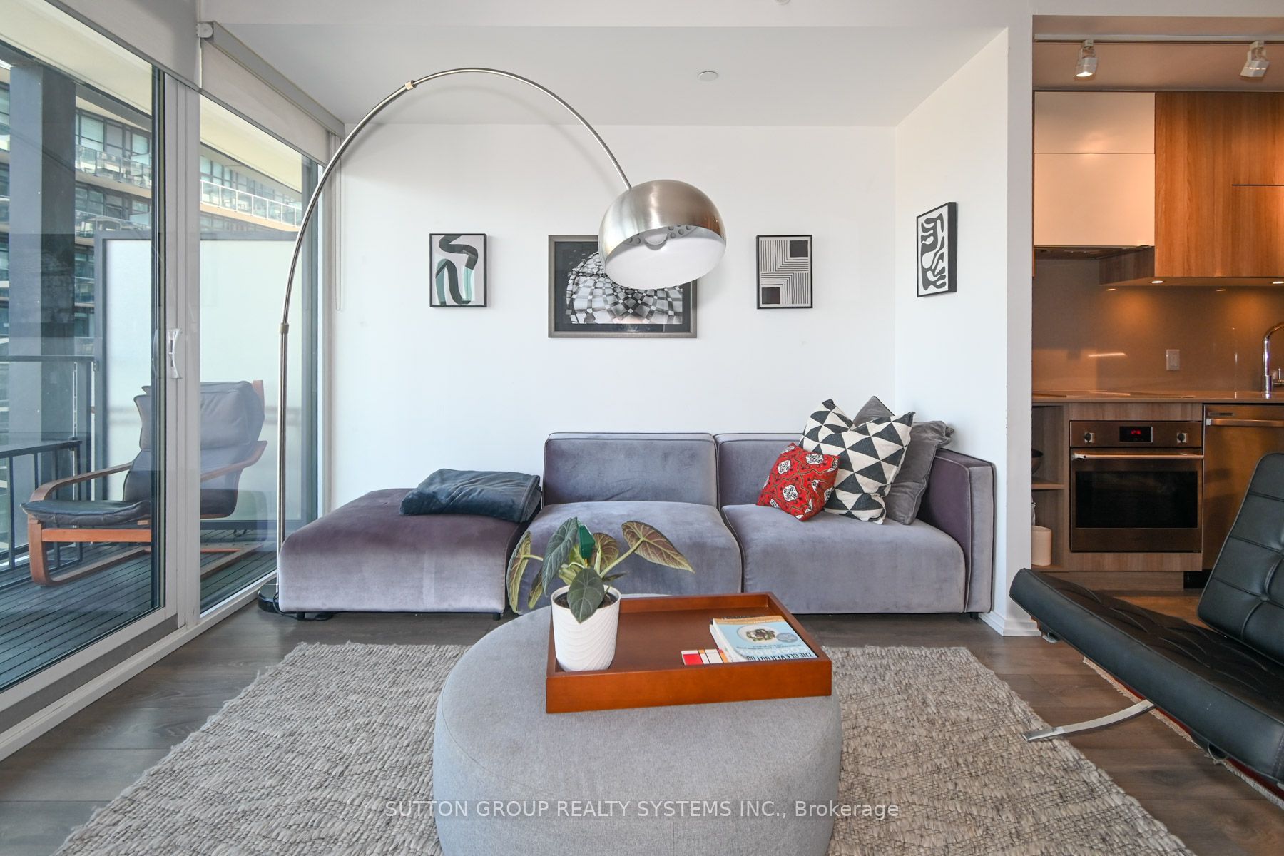 125 Peter Street 2004, Toronto, ON M5V 0M2 photo 4