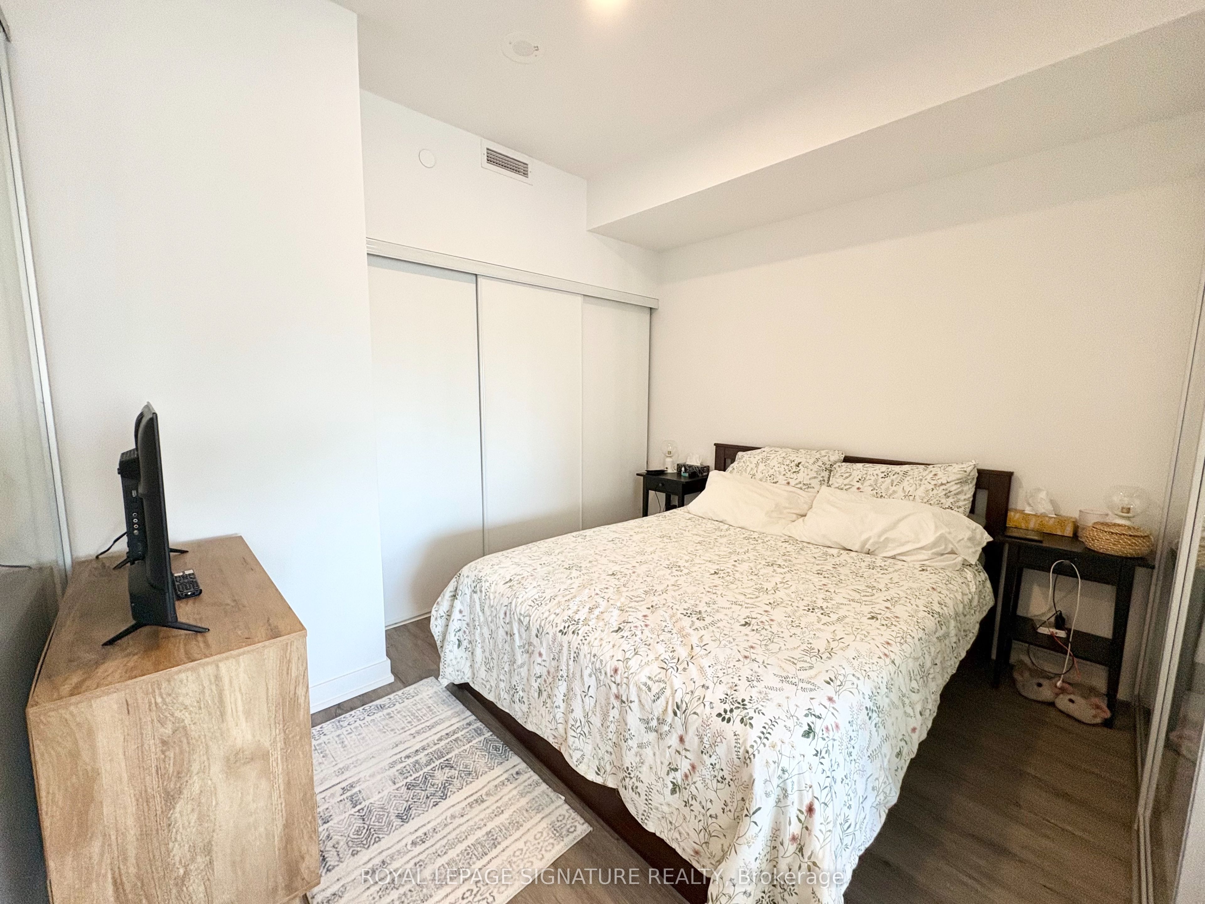 1 Cardiff Road 605, Toronto, ON M4P 0G2 photo 5