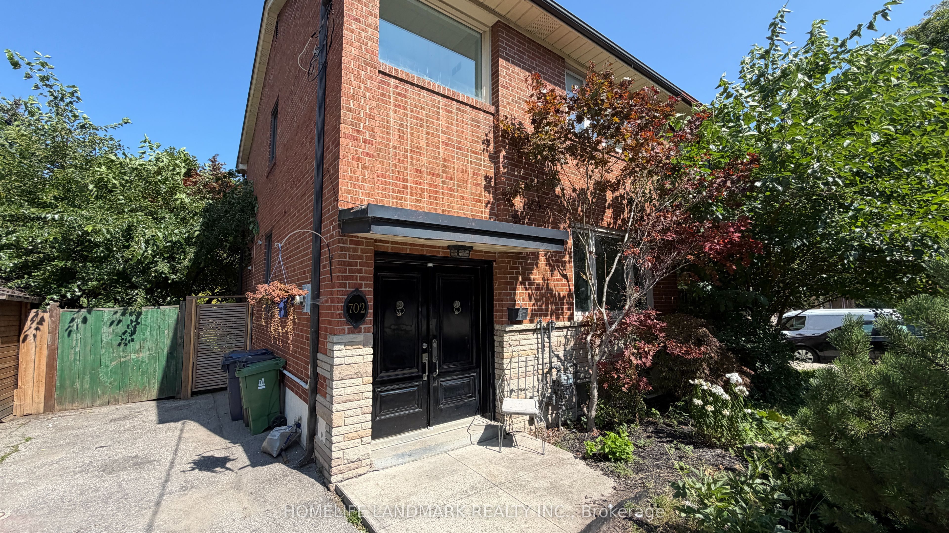 702 Sheppard Ave E Avenue E, Toronto, ON M2K 1B7 photo 2