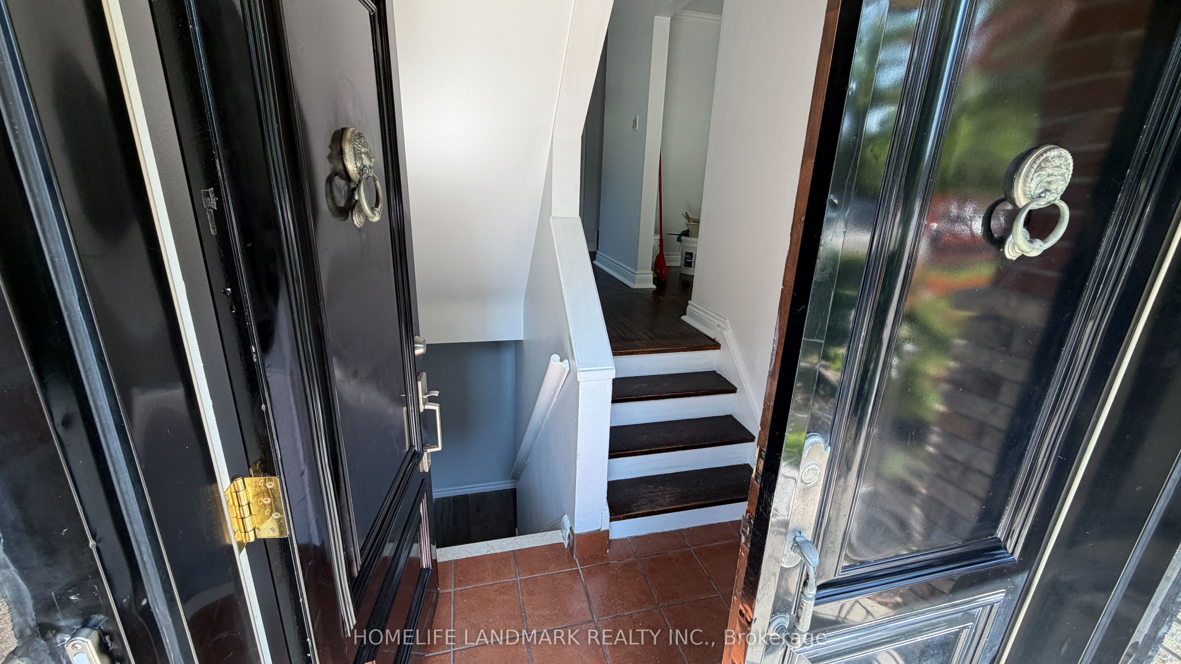 702 Sheppard Ave E Avenue E, Toronto, ON M2K 1B7 photo 4