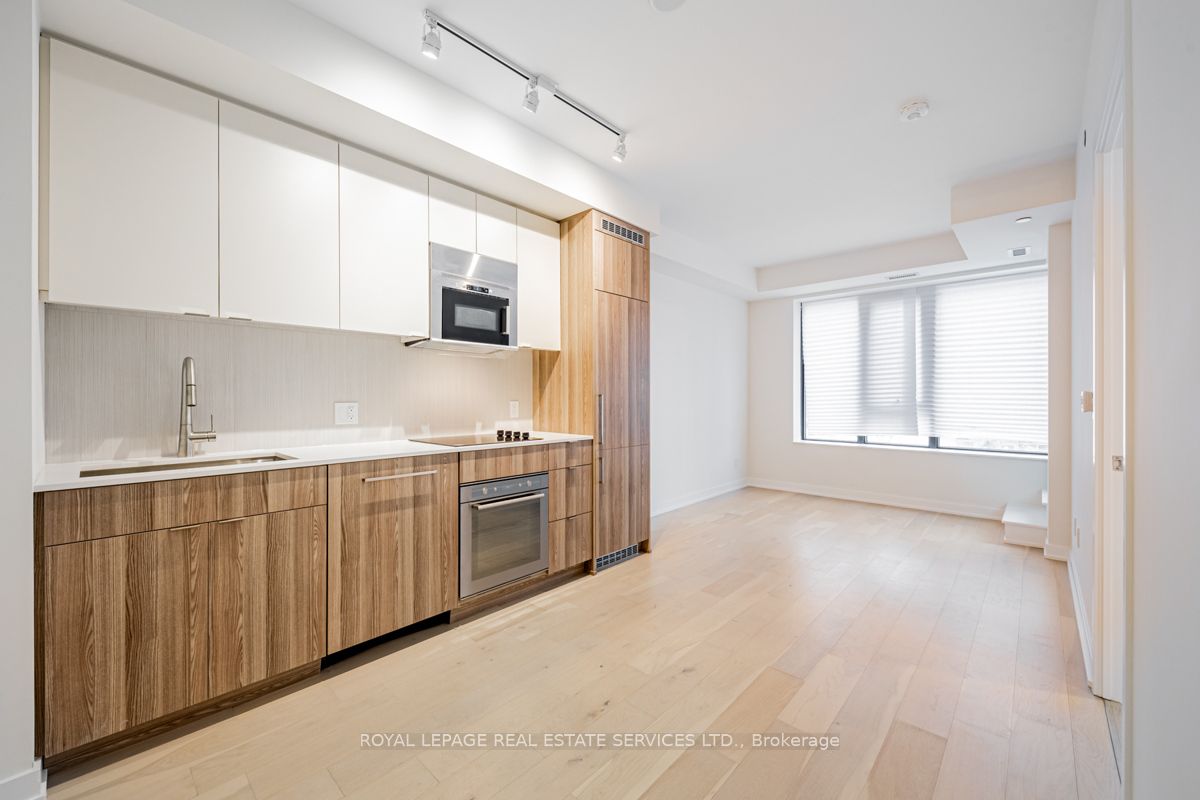 840 St. Clair Avenue W 311, Toronto, ON M6C 0A4 photo 4