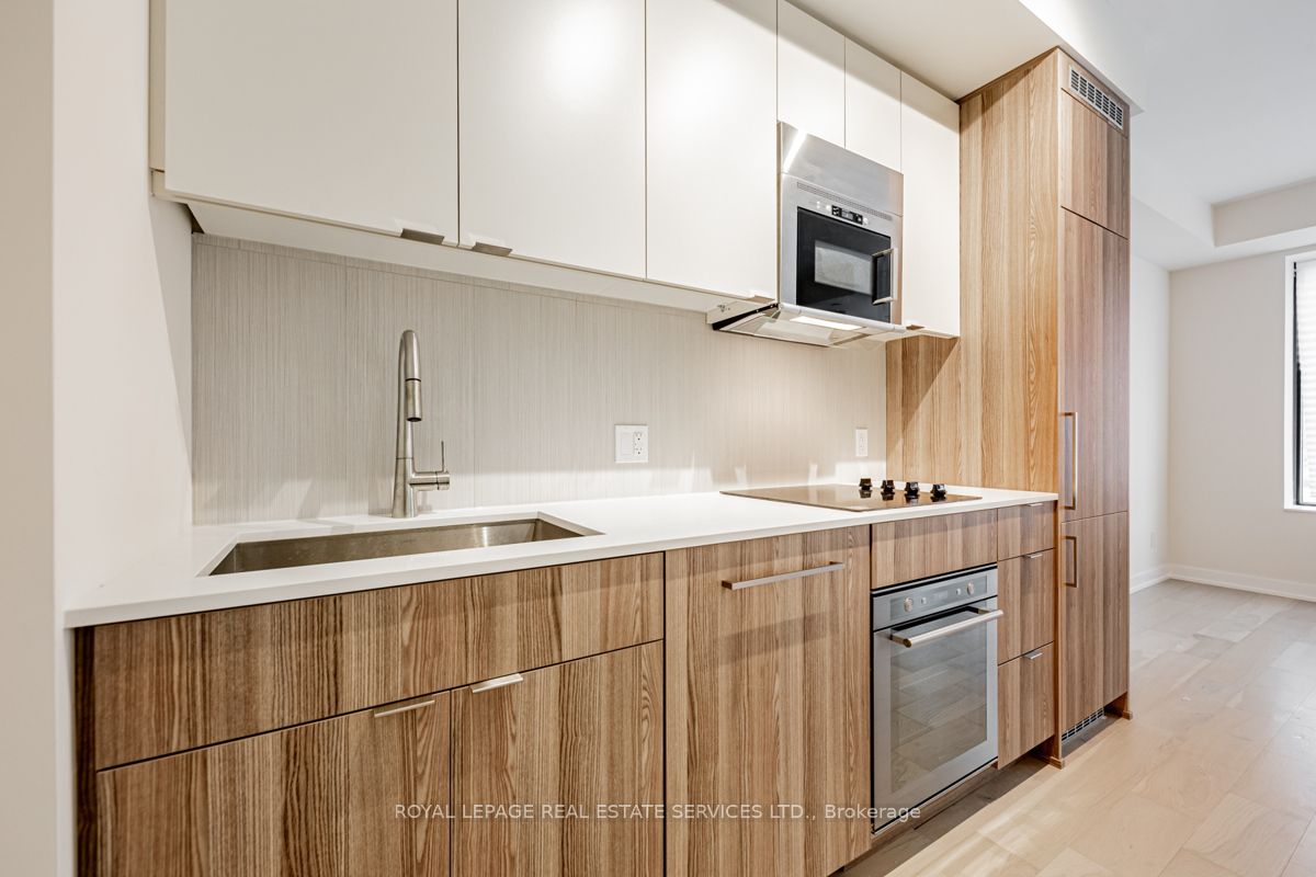840 St. Clair Avenue W 311, Toronto, ON M6C 0A4 photo 5