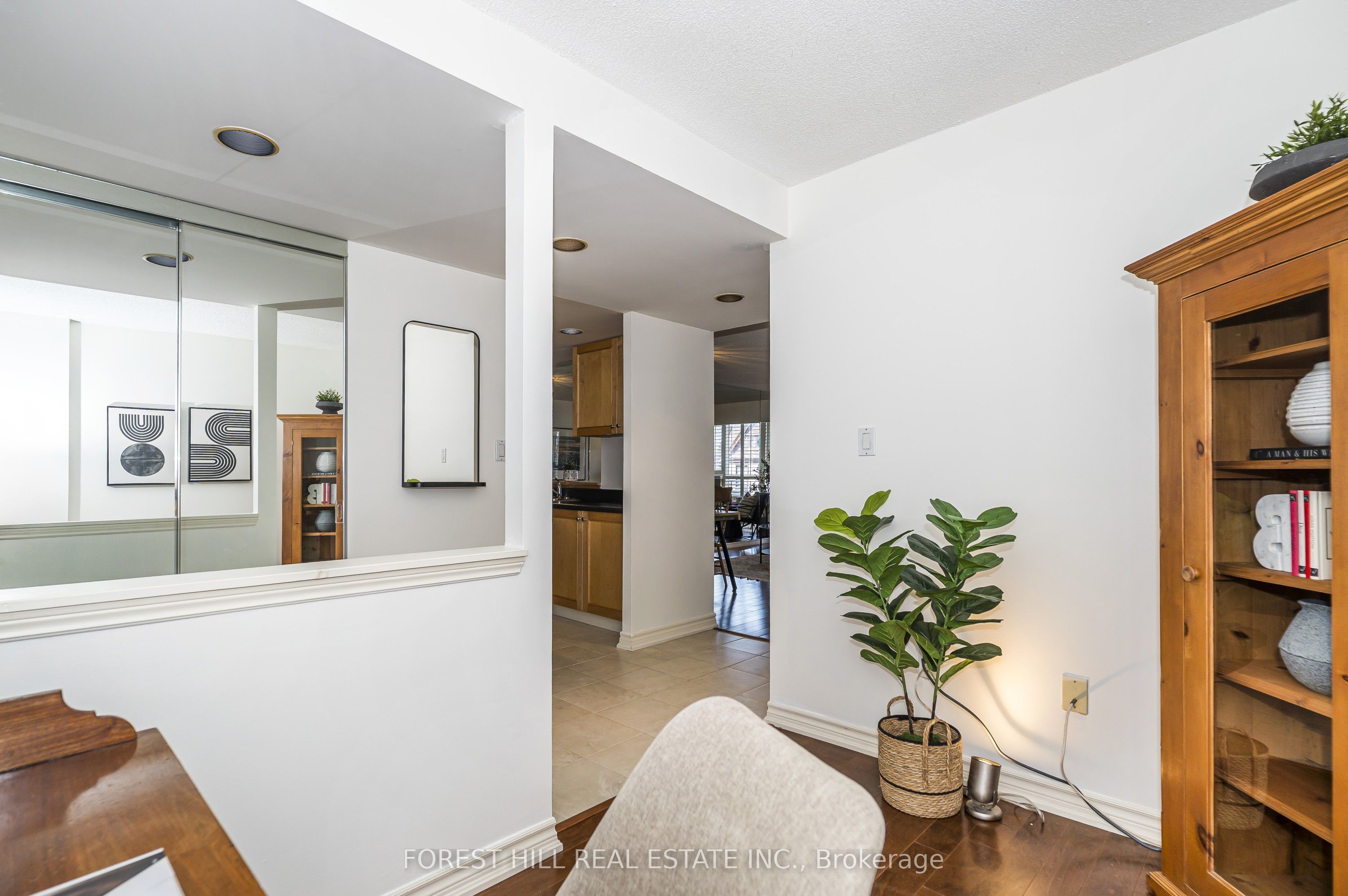 225 Davenport Road 319, Toronto, ON M5R 3R2 photo 3