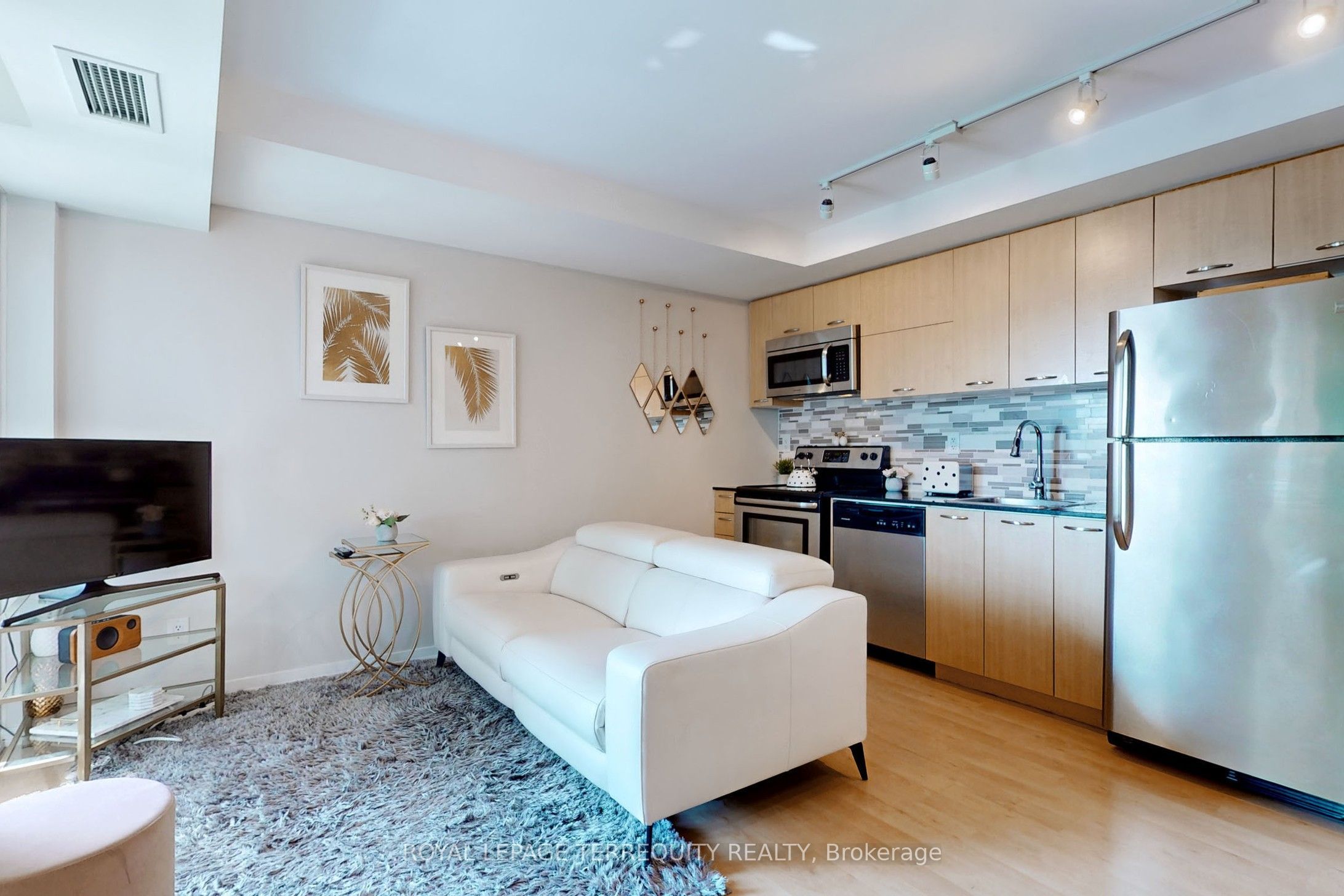 38 Joe Shuster Way 710, Toronto, ON M6K 0A5 photo 5