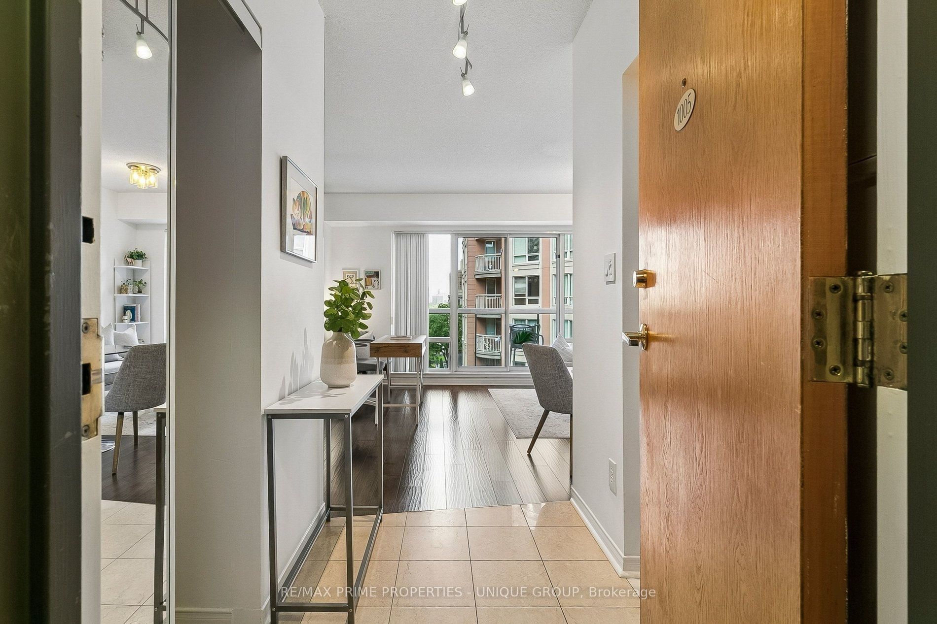 99 Hayden Street 1005, Toronto, ON M4Y 3B4 photo 2