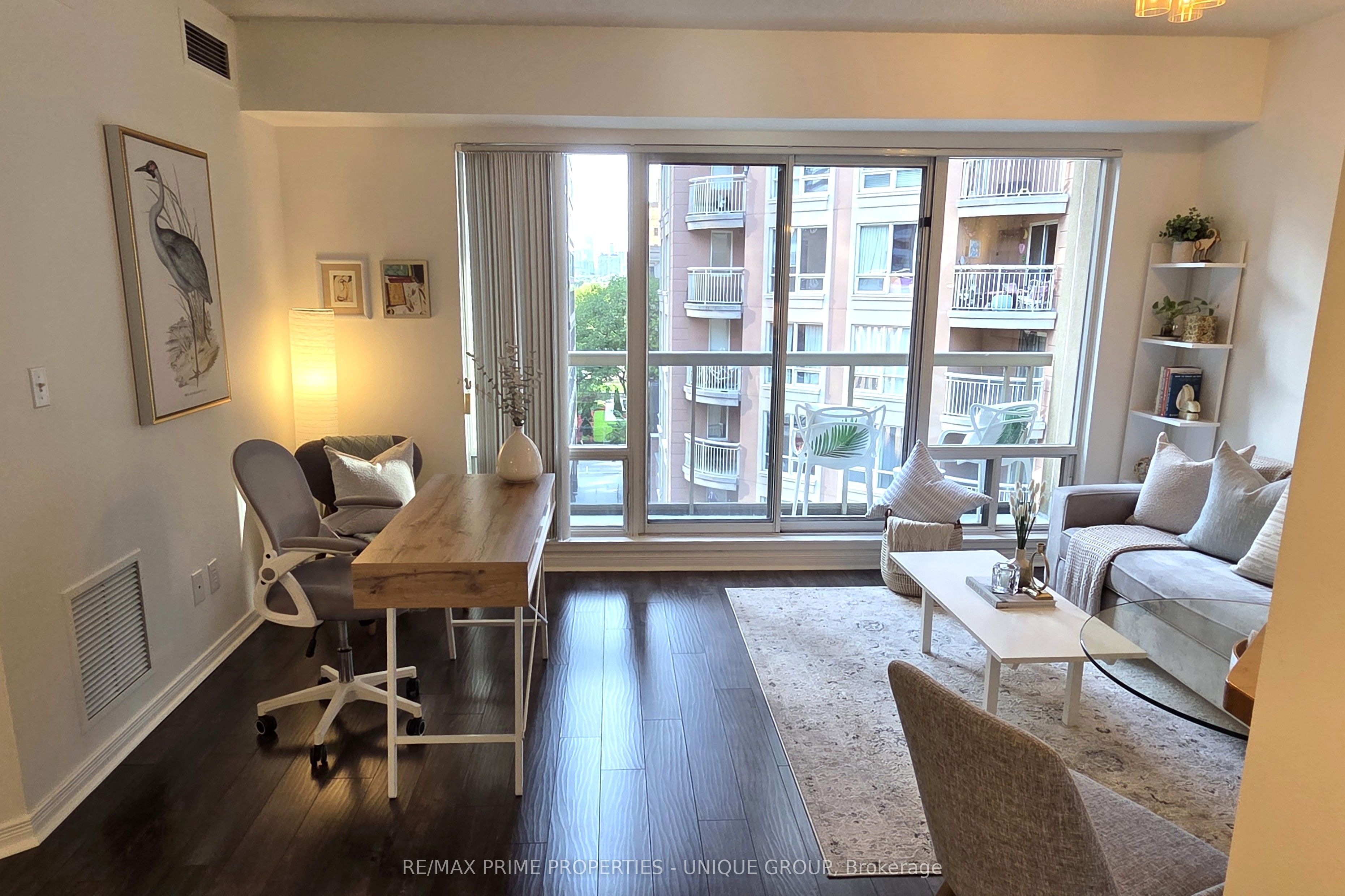 99 Hayden Street 1005, Toronto, ON M4Y 3B4 photo 3