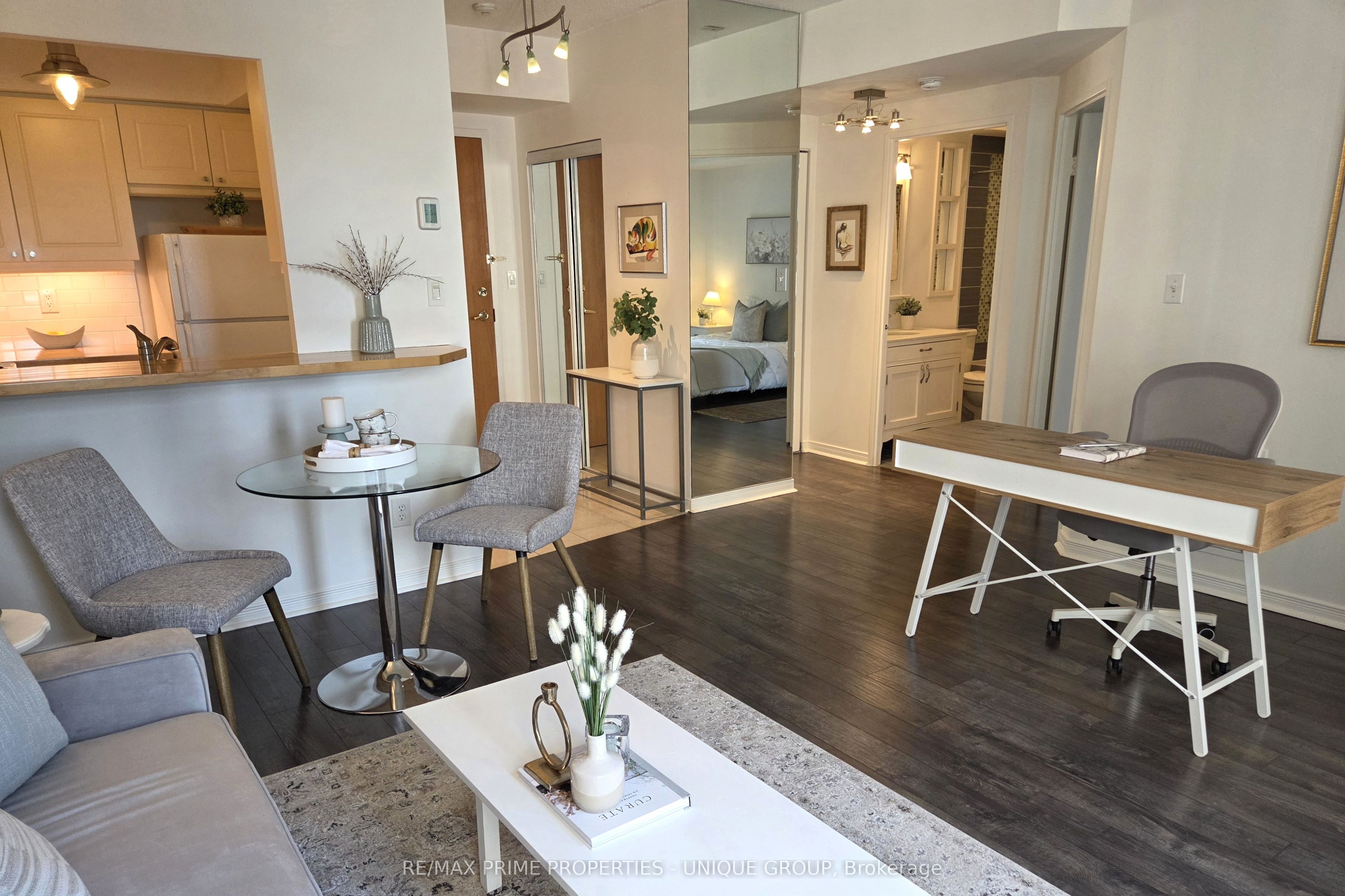 99 Hayden Street 1005, Toronto, ON M4Y 3B4 photo 4