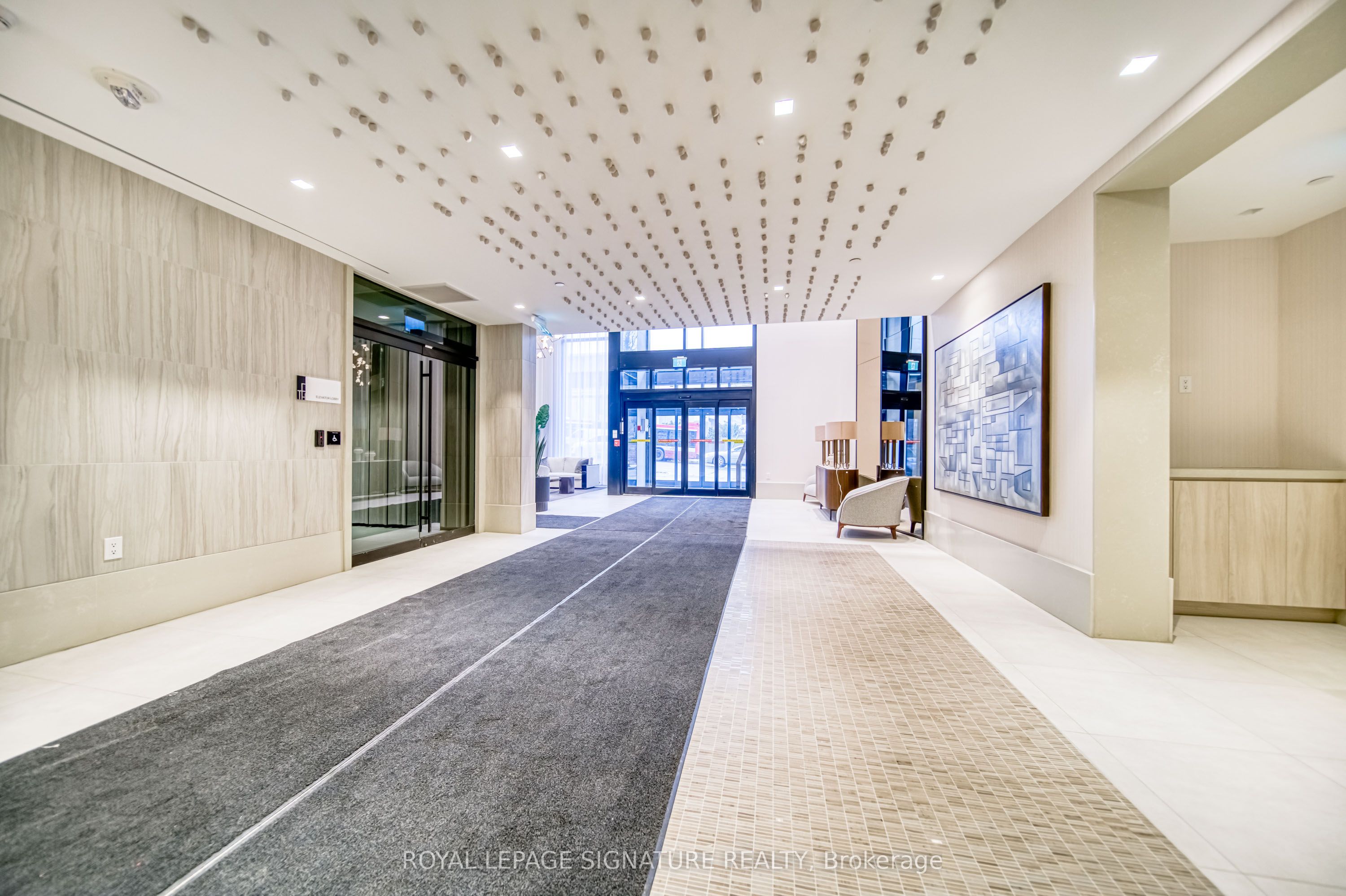 2020 Bathurst Street 807, Toronto, ON M5P 0A6 photo 2