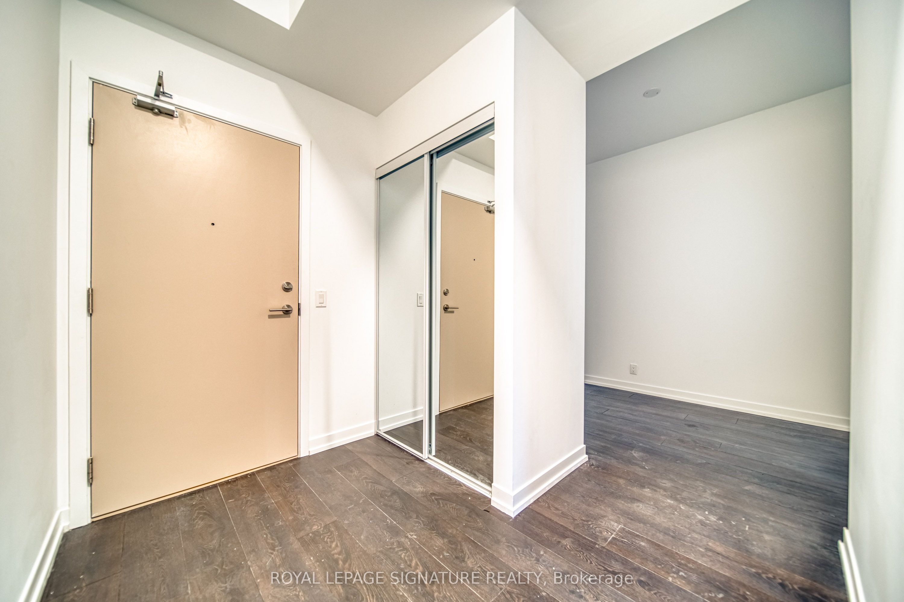 2020 Bathurst Street 807, Toronto, ON M5P 0A6 photo 3