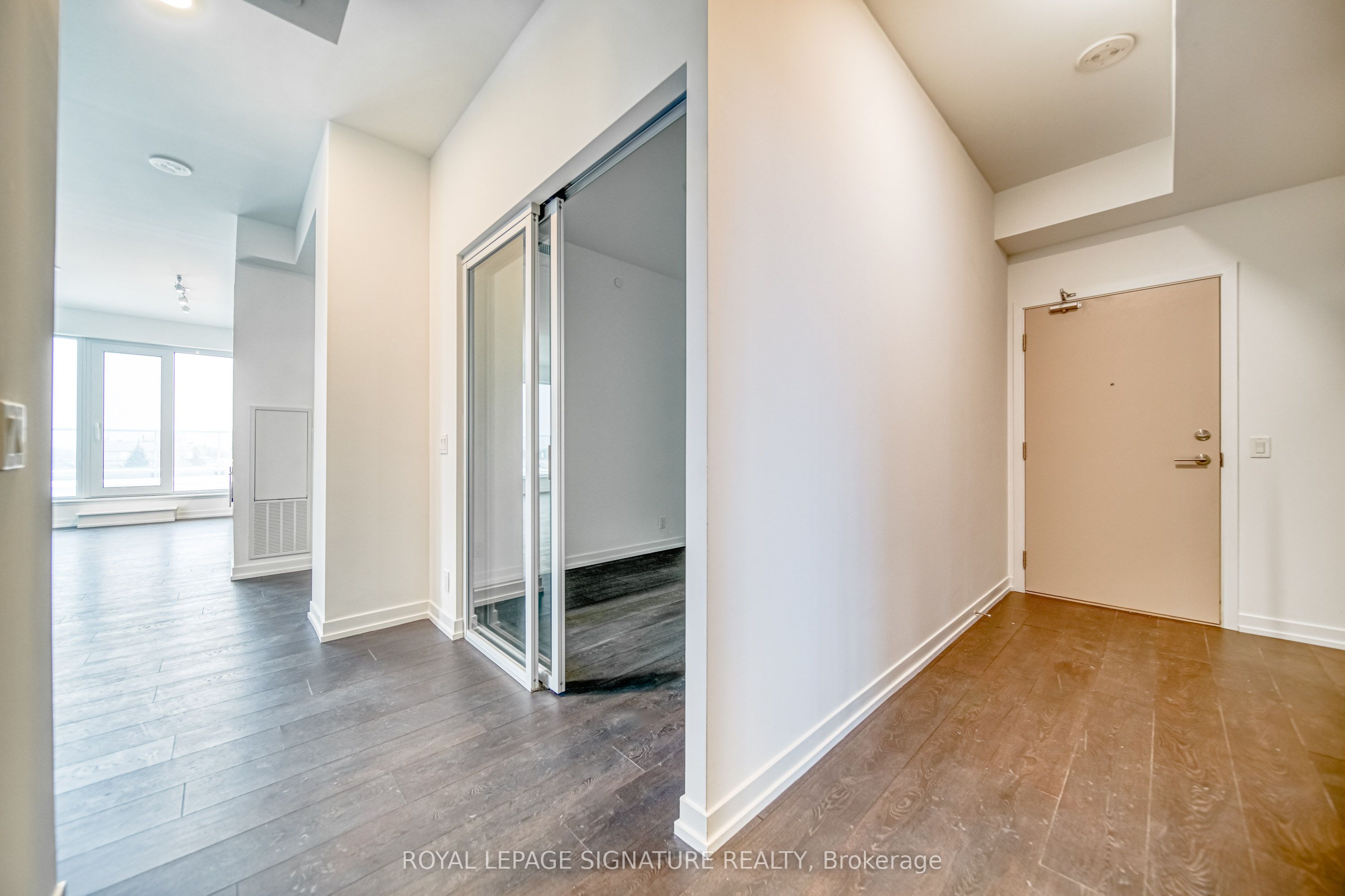2020 Bathurst Street 807, Toronto, ON M5P 0A6 photo 4