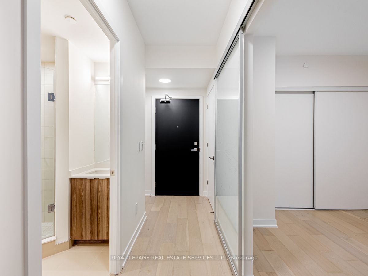 840 St Clair Avenue W 311, Toronto, ON M6C 0A4 photo 3