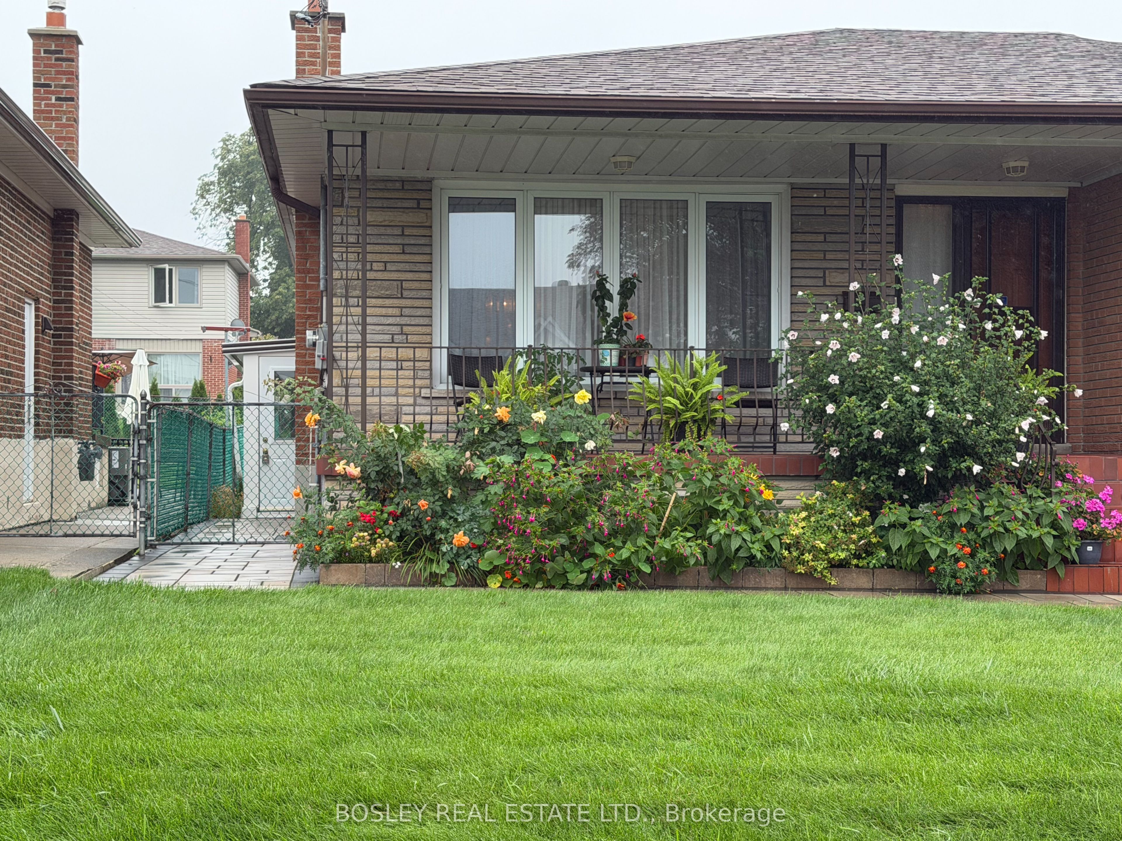 63 Ernest Avenue Lower, Toronto, ON M2J 3T4 photo 2