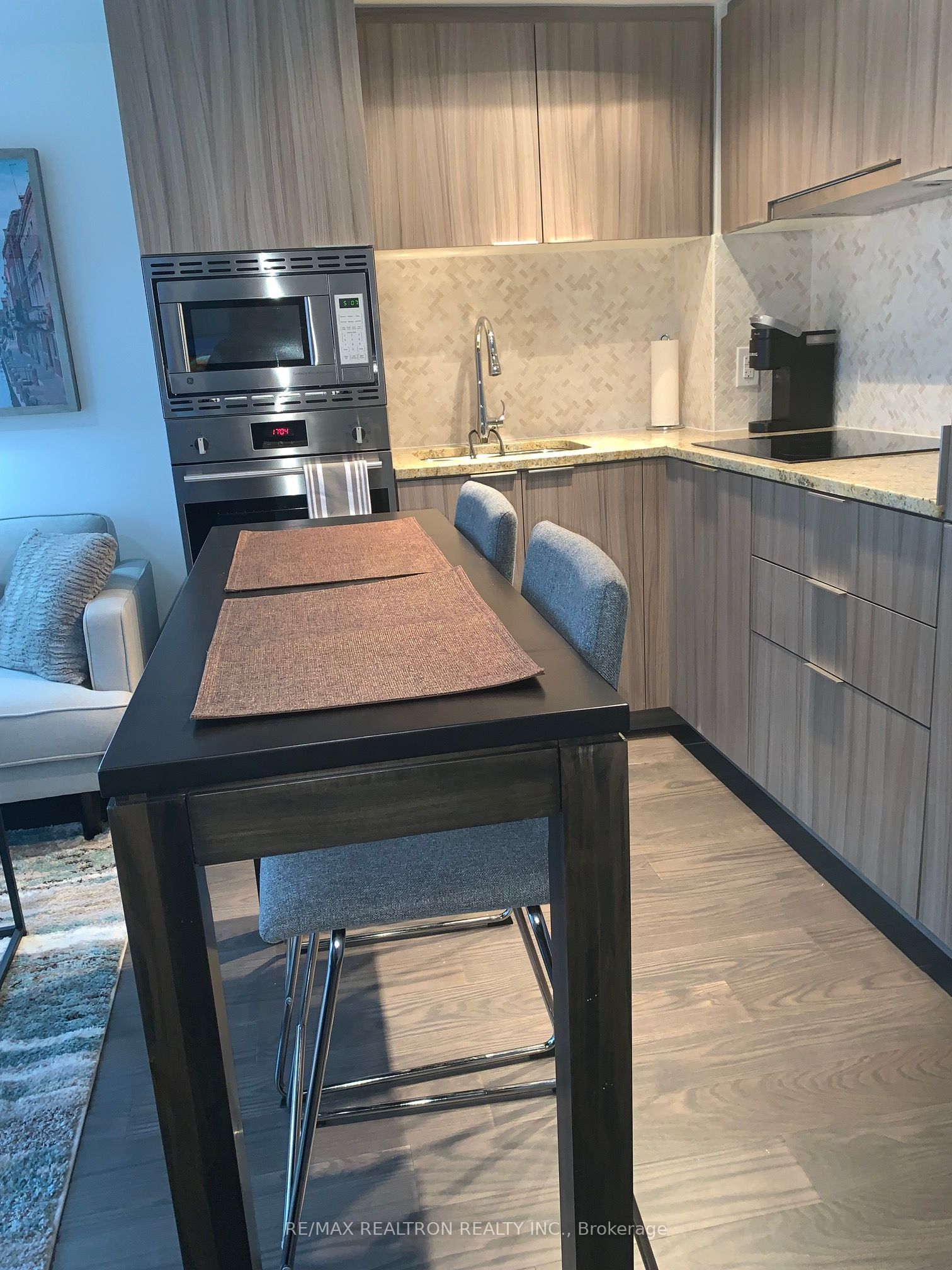 955 Bay Street 1805, Toronto, ON M5S 0C6 photo 2
