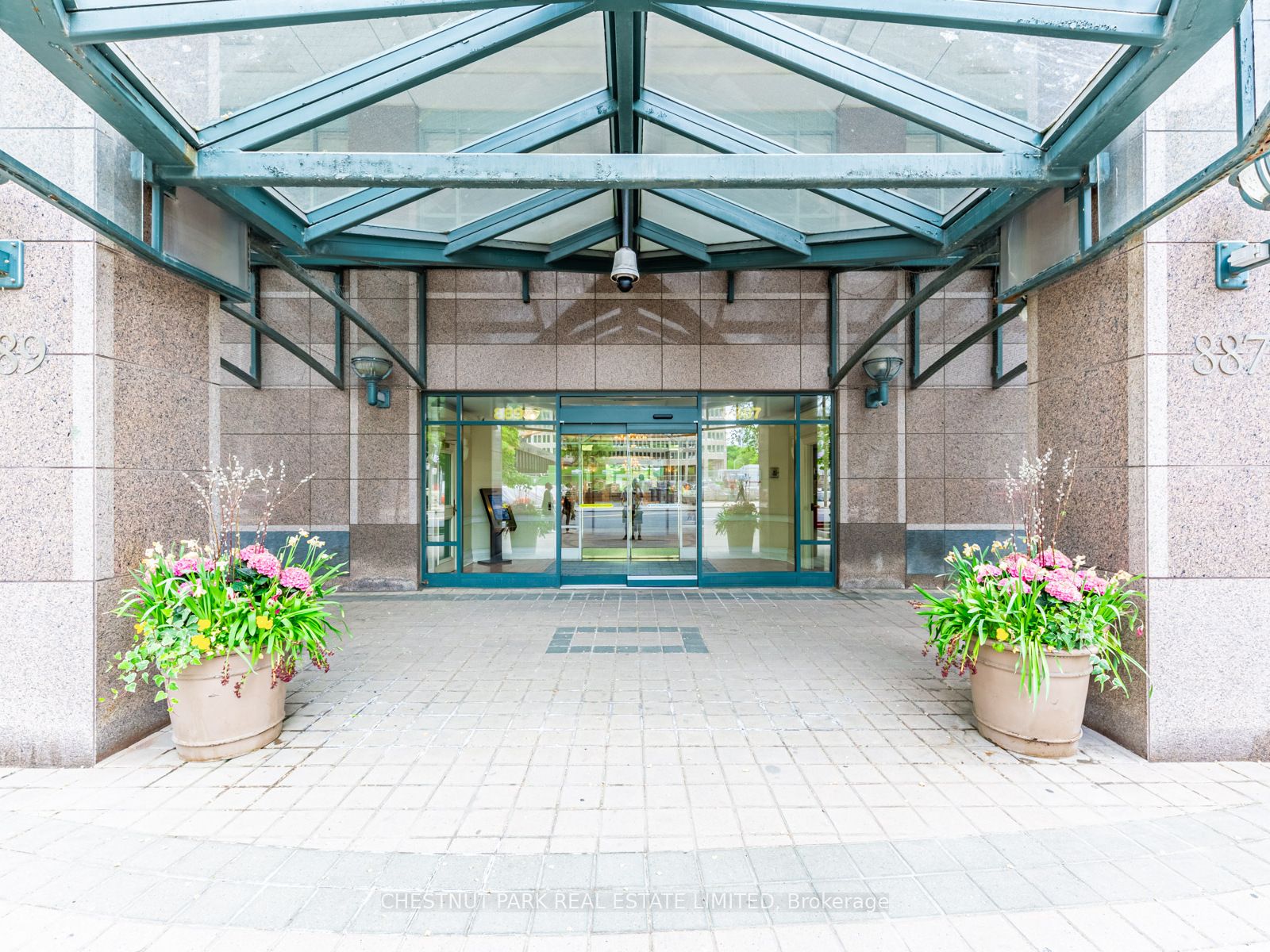 889 Bay Street 1610, Toronto, ON M5S 3K5 photo 2