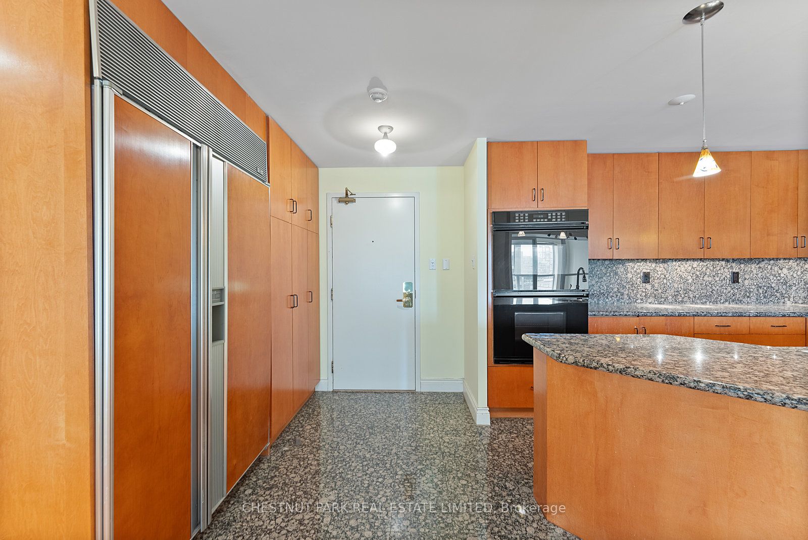 889 Bay Street 1610, Toronto, ON M5S 3K5 photo 3
