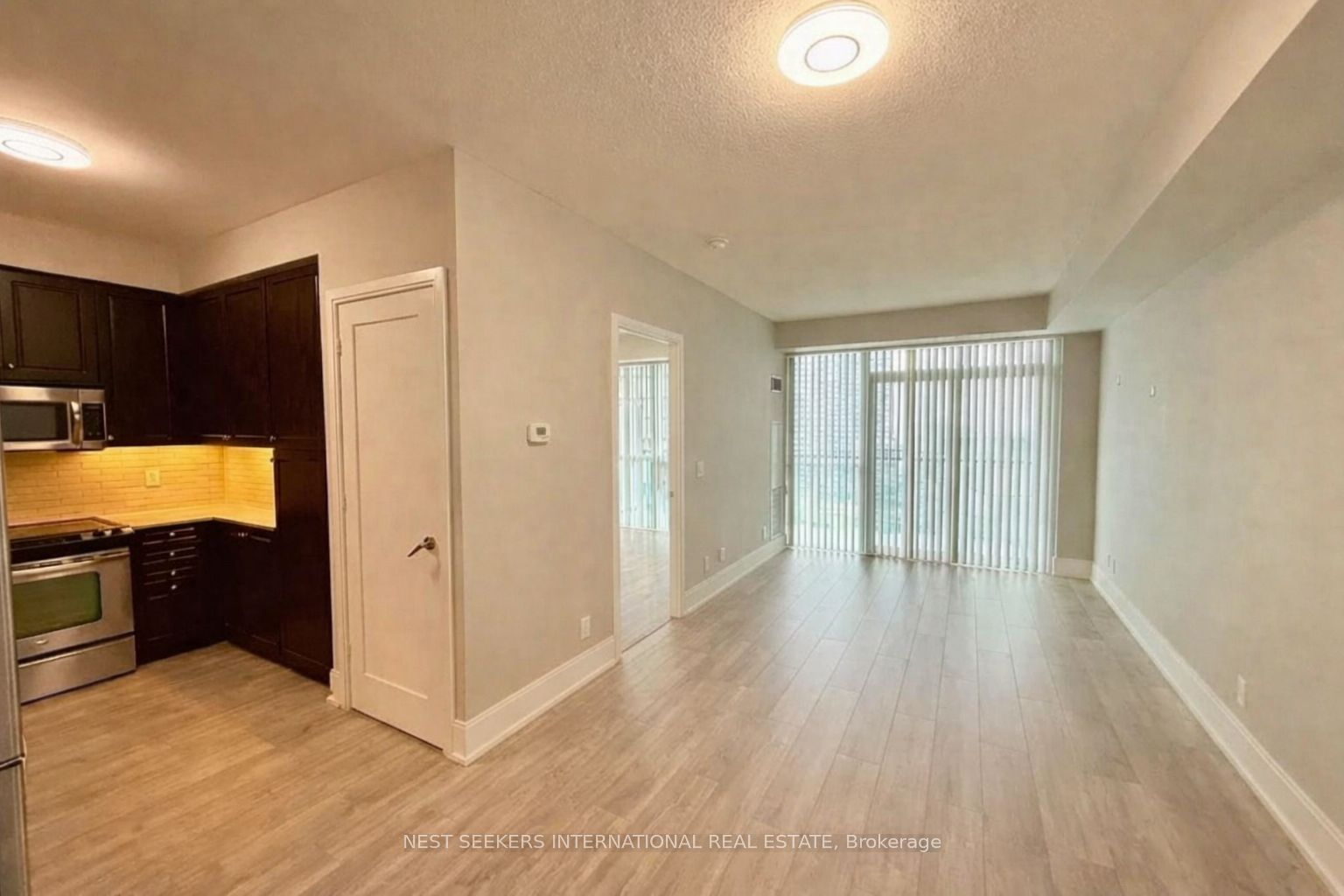 70 Roehampton Avenue 1611, Toronto, ON M4P 1R2 photo 3