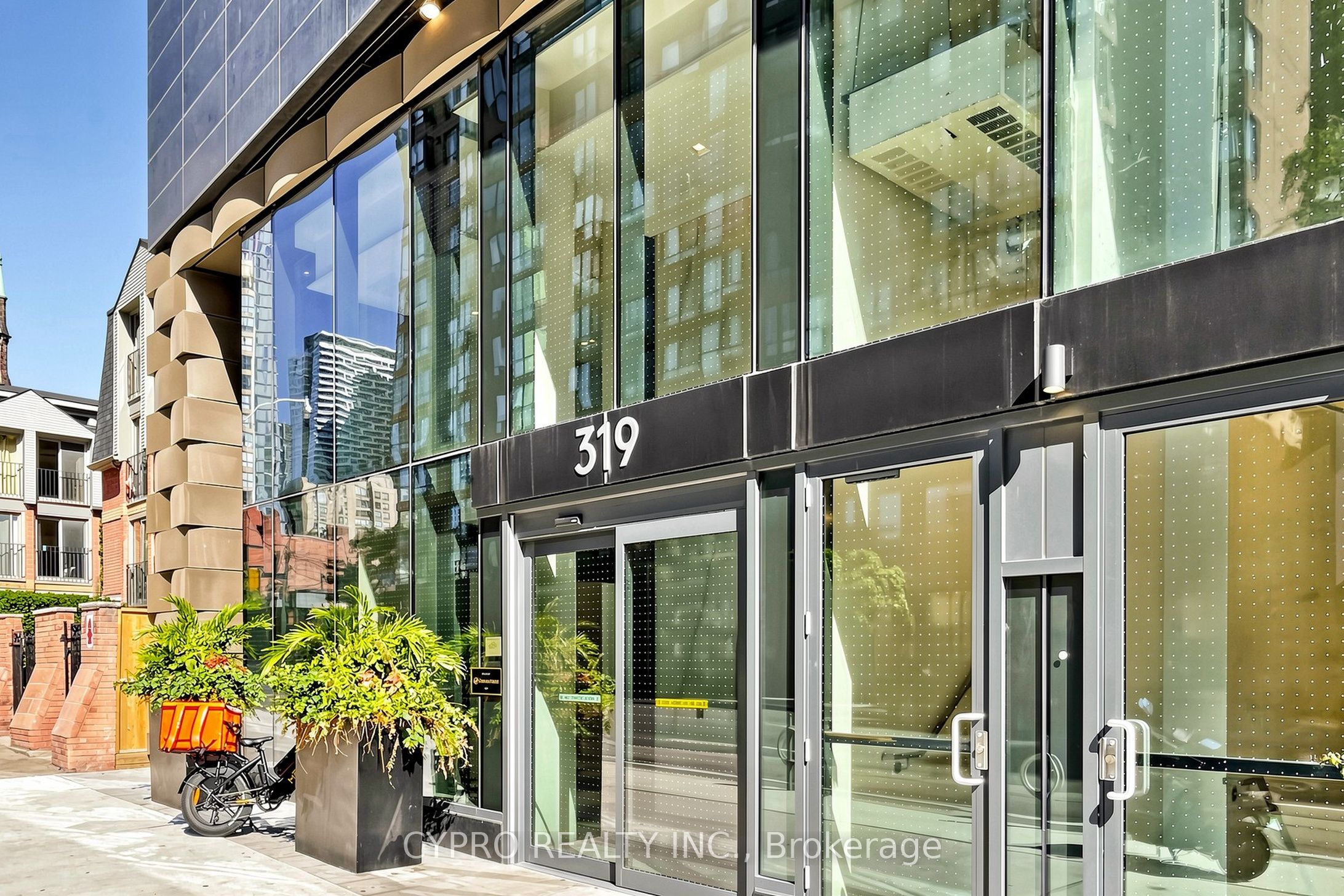 319 JARVIS Street 3802, Toronto, ON M5B 0C8 photo 2