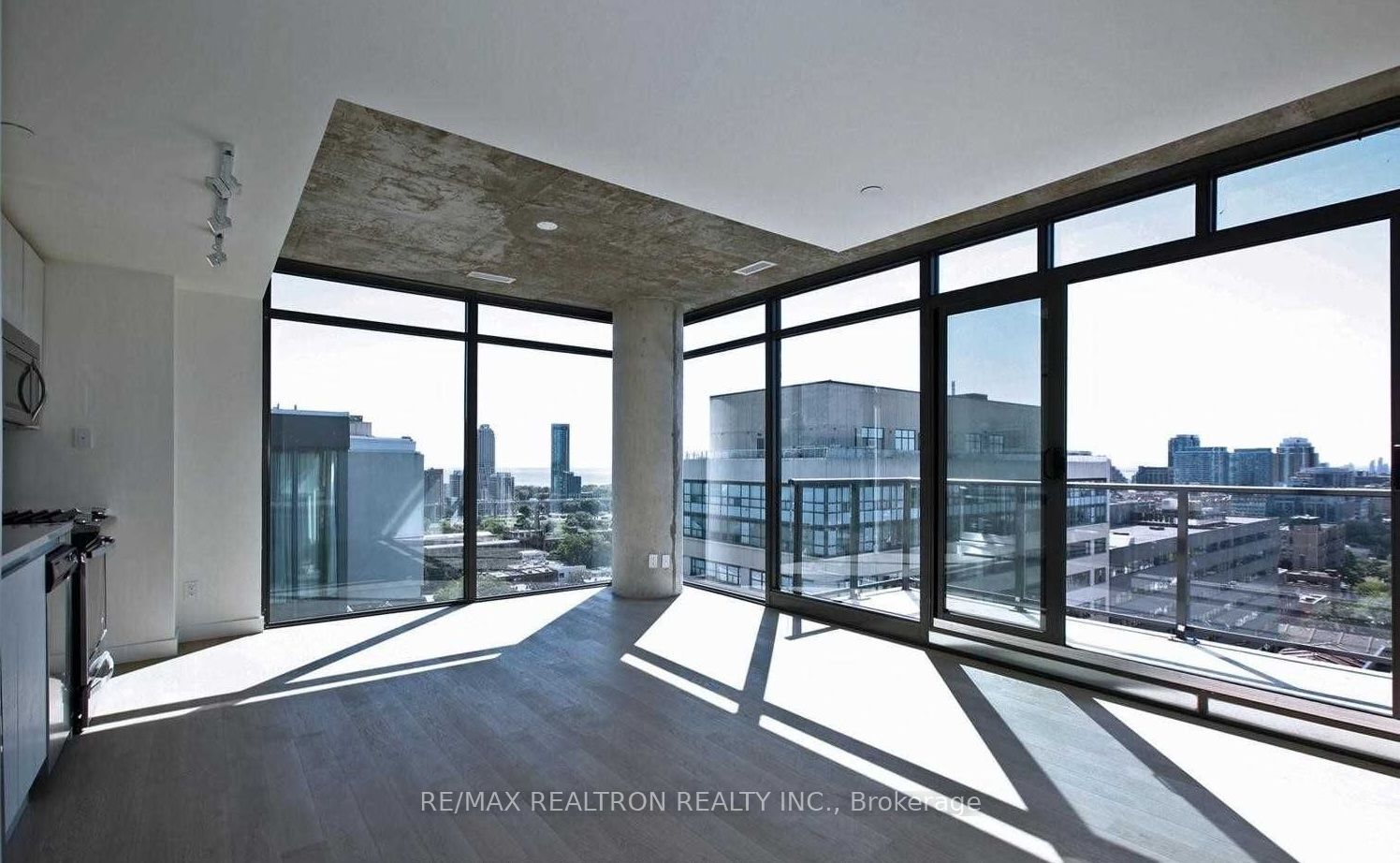 111 Bathurst Street 1602, Toronto, ON M5V 0M9 photo 3