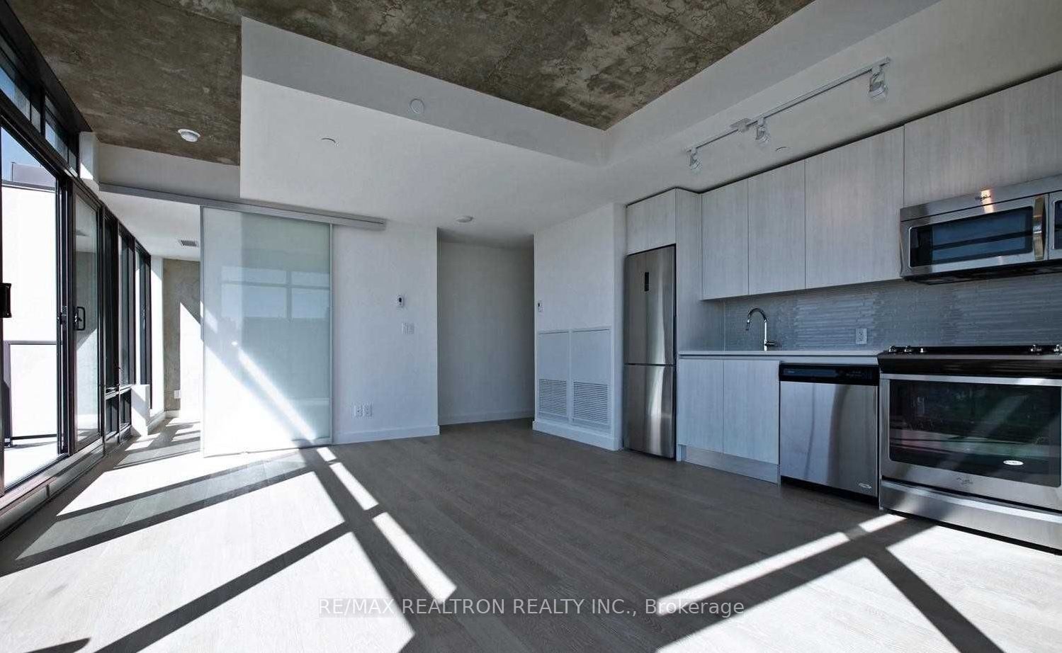 111 Bathurst Street 1602, Toronto, ON M5V 0M9 photo 4