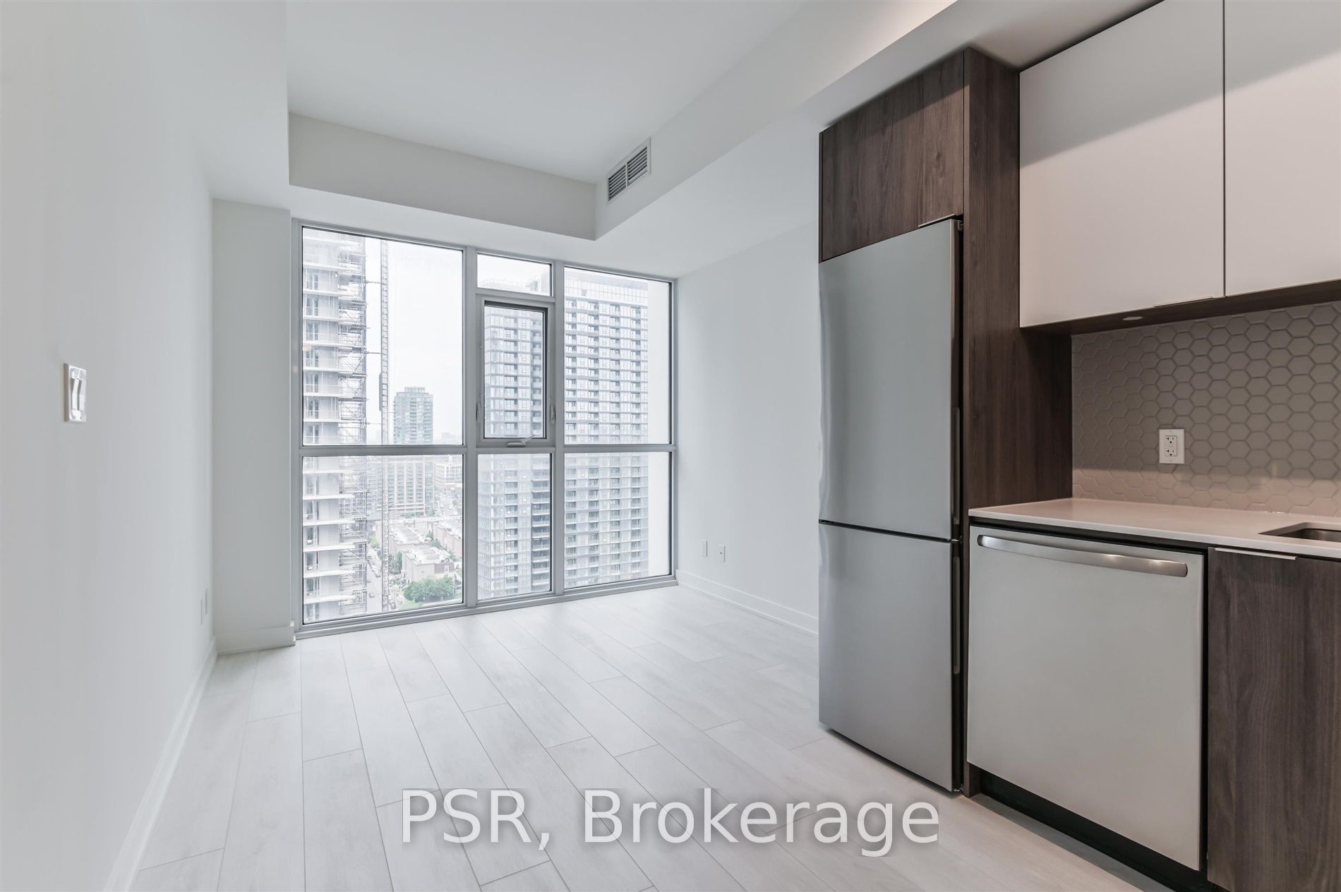 30 Ordnance Street 2004, Toronto, ON M6K 1A2