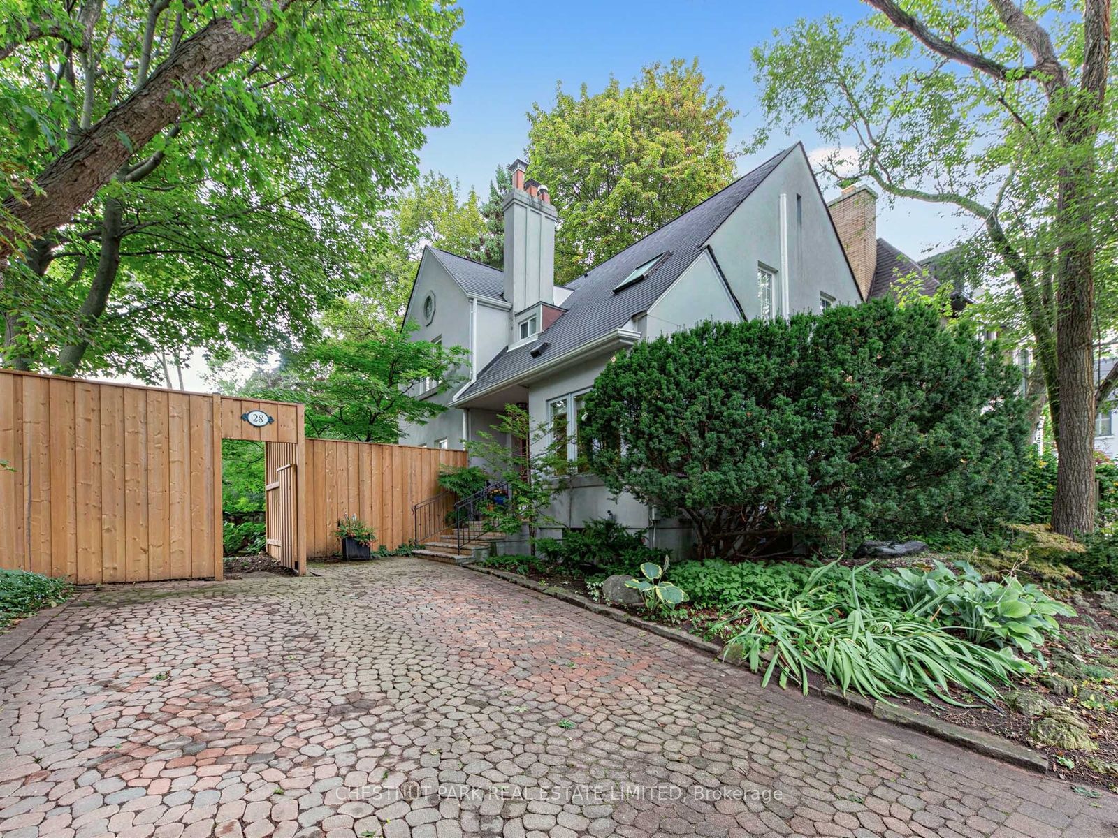 28 Clifton Road, Toronto, ON M4T 2E6