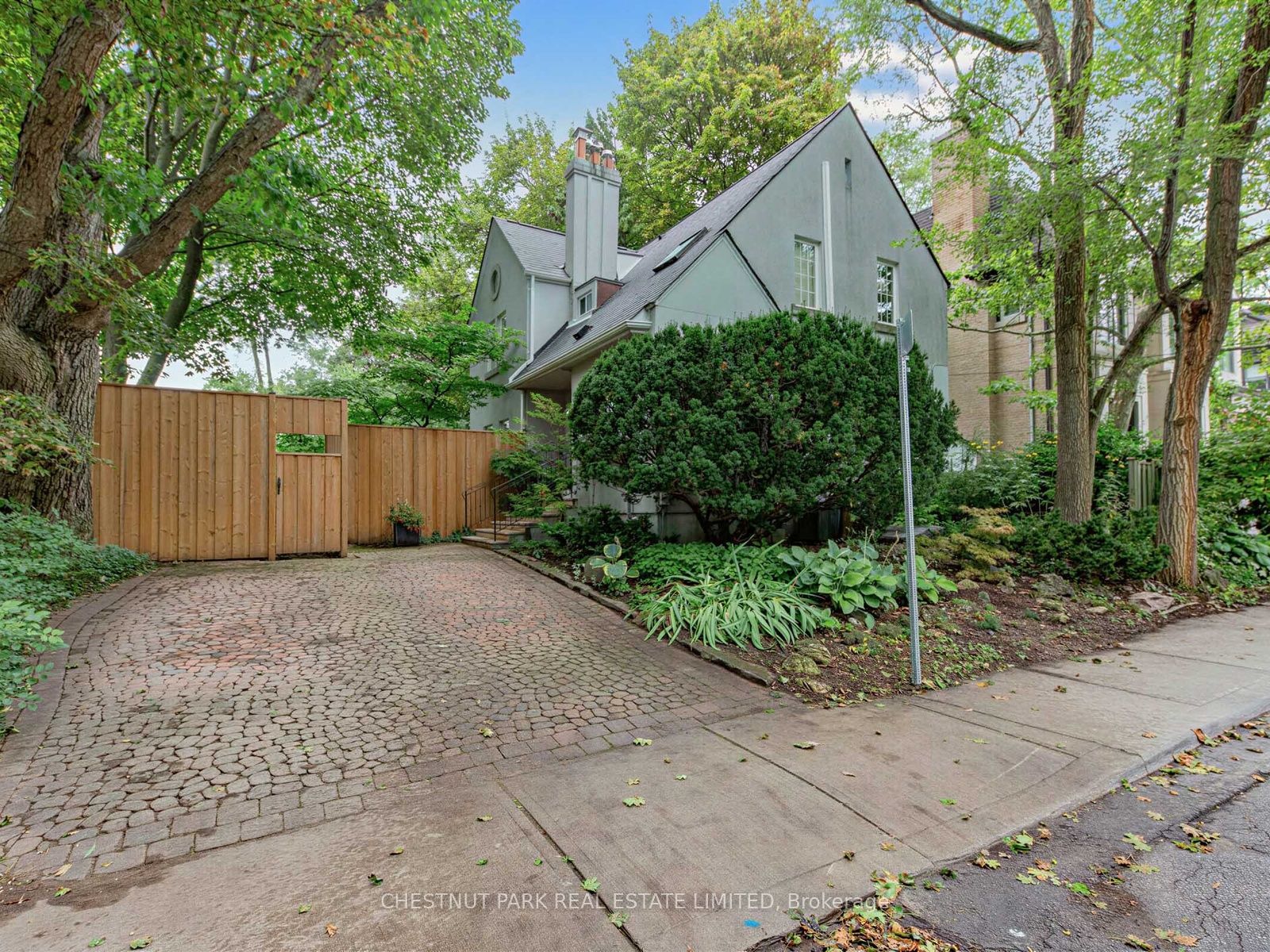 28 Clifton Road, Toronto, ON M4T 2E6 photo 2