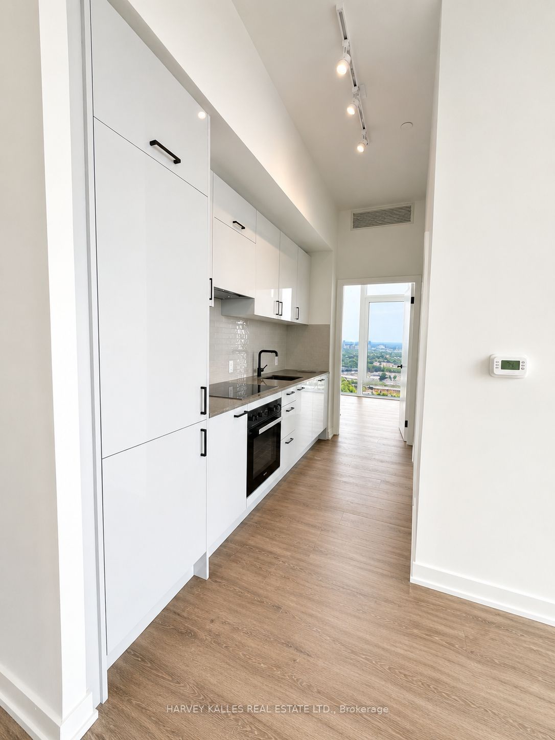 5 Quarrington Lane 3405, Toronto, ON M3C 0S5
