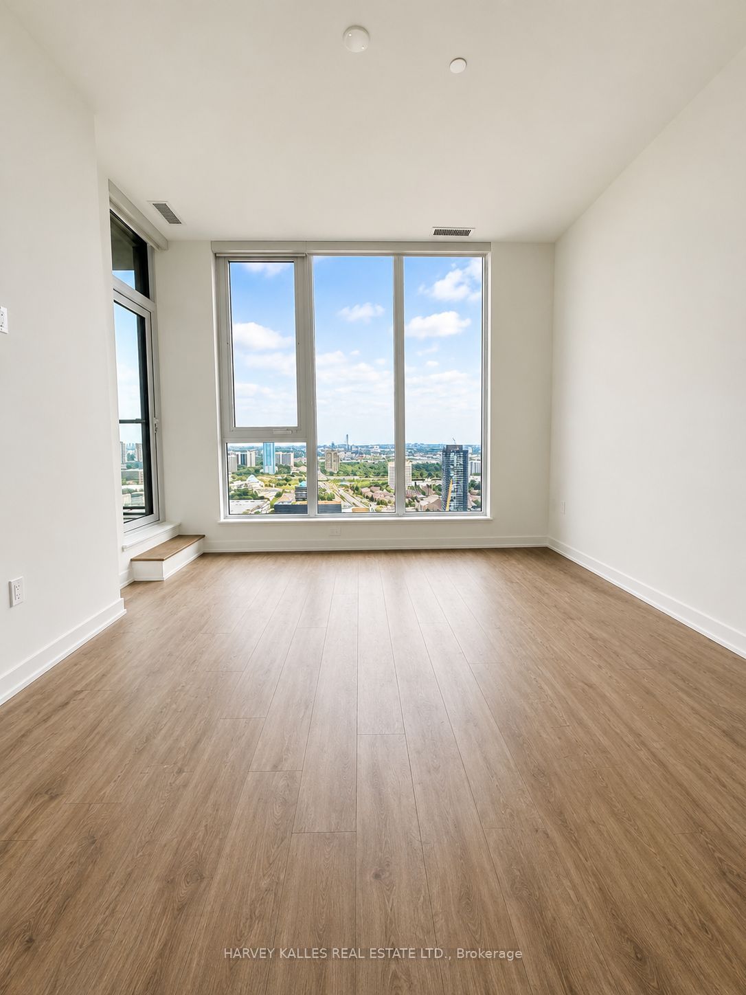 5 Quarrington Lane 3405, Toronto, ON M3C 0S5 photo 3