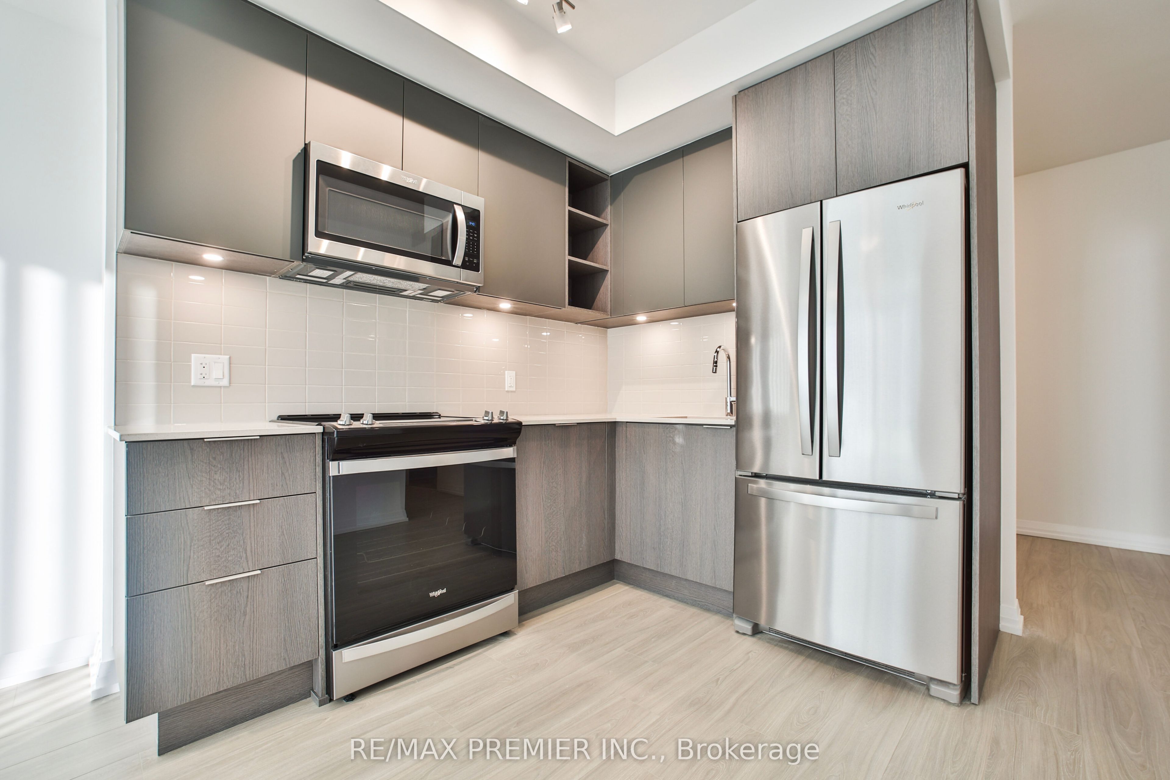 25 Holly Street 502, Toronto, ON M4S 0E3