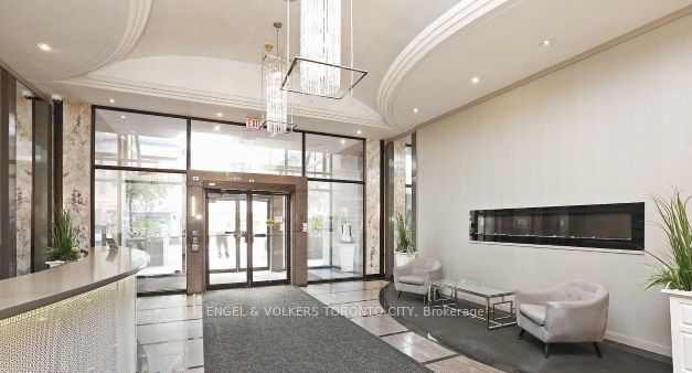 555 Yonge Street W 903, Toronto, ON M4Y 3A6 photo 2