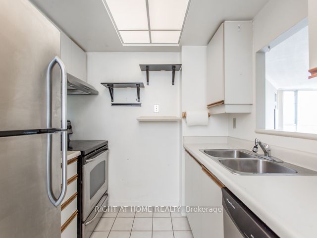 5 Concorde Place 1110, Toronto, ON M3C 3M8 photo 4