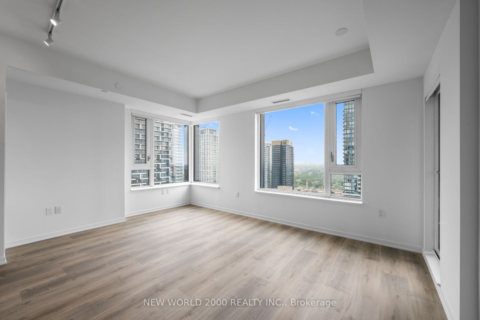 101 Roehampton Avenue 3214, Toronto, ON M4P 2W2 photo 2