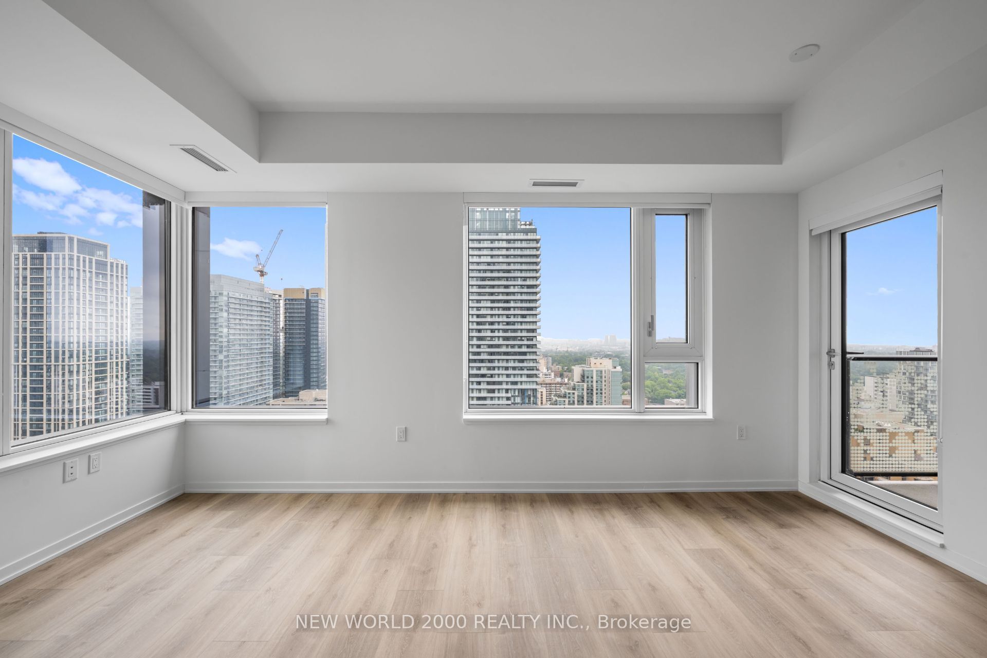 101 Roehampton Avenue 3214, Toronto, ON M4P 2W2 photo 4