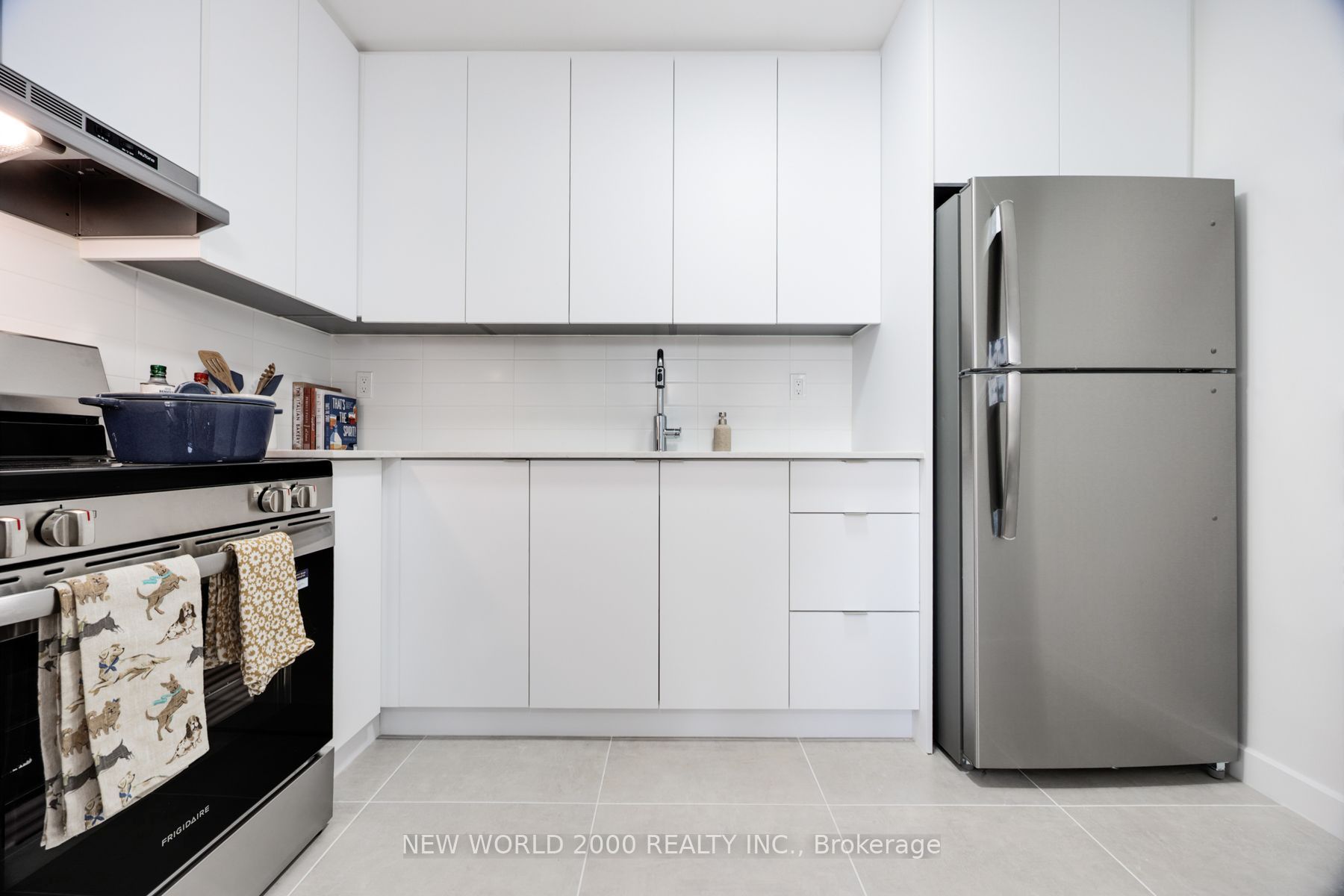 101 Roehampton Avenue 503, Toronto, ON M4P 2W2 photo 3