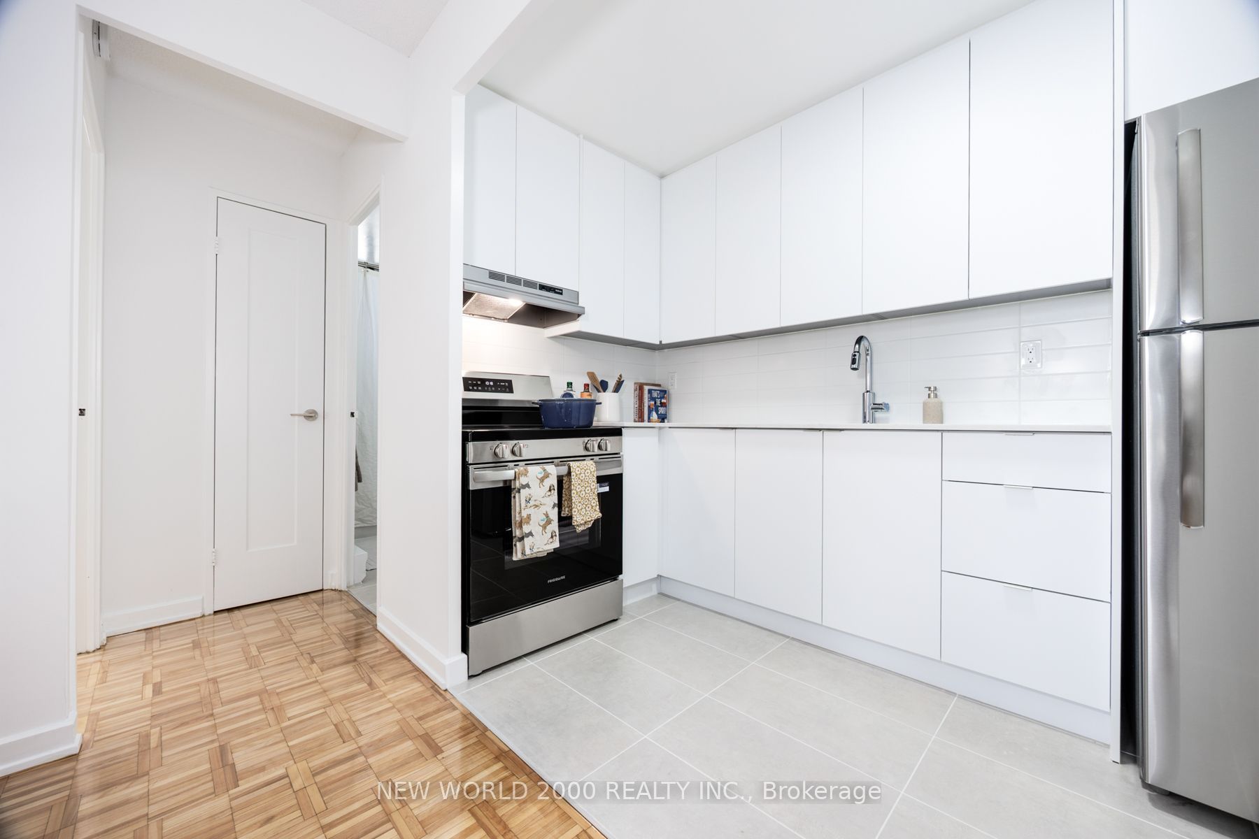 101 Roehampton Avenue 503, Toronto, ON M4P 2W2 photo 5